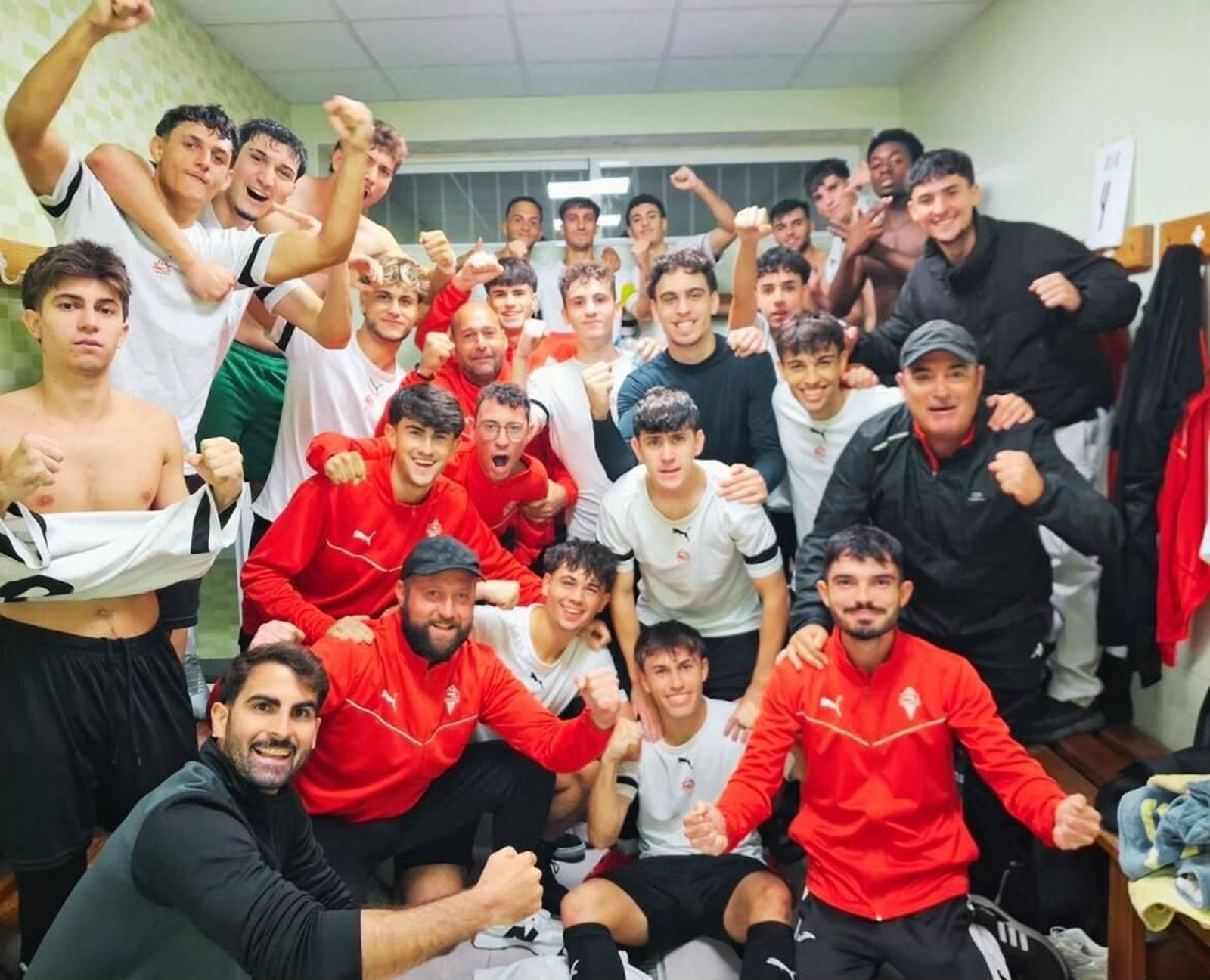 Los cañaeros celebran en su vestuario una victoria en uno de sus encuentros de la presente temporada.