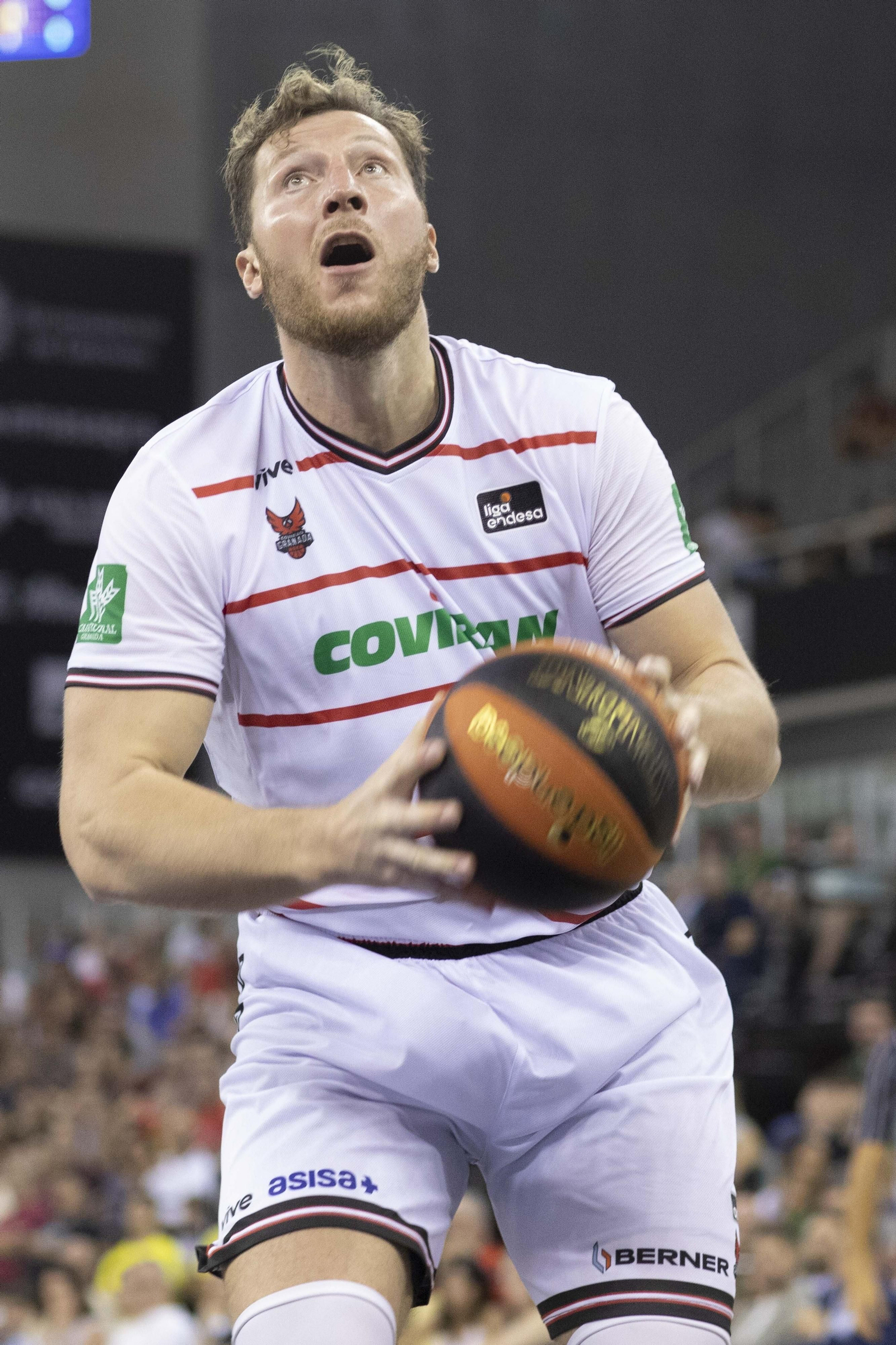 Rokas Gustys en el partido ante el Bayern de Múnich.