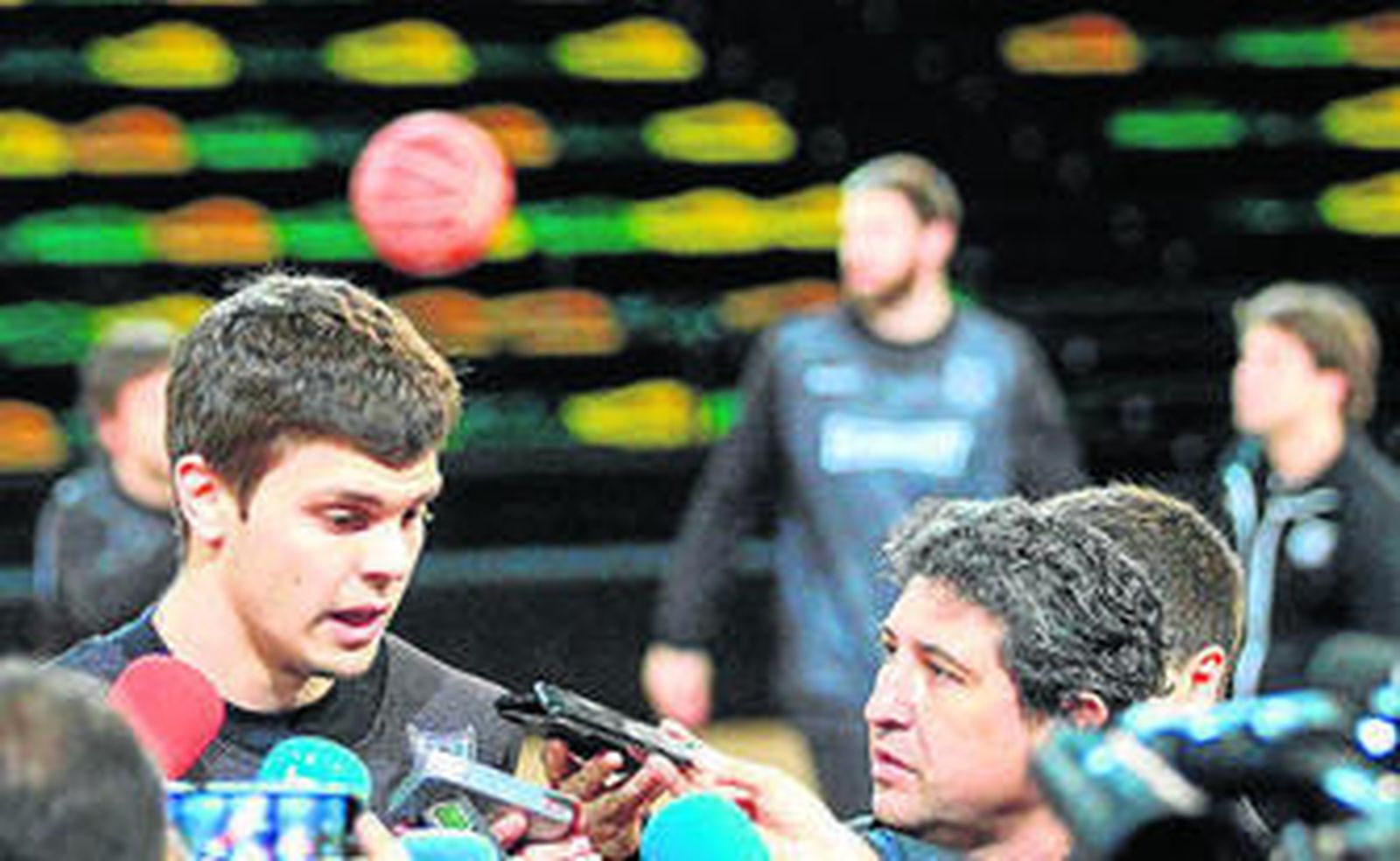 Todorovic, en una rueda de prensa en Miribilla.