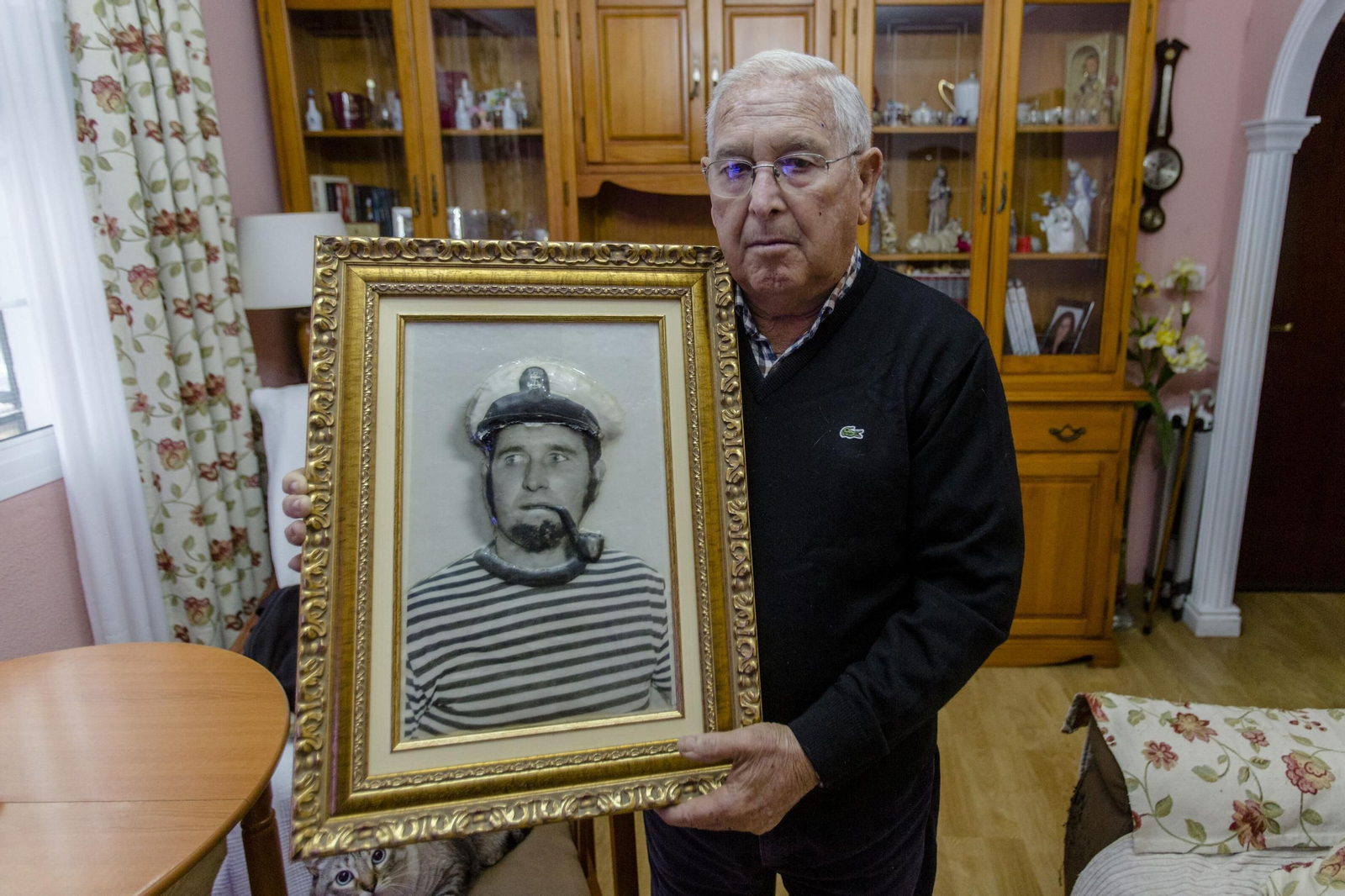 El mítico comparsista Emilio López Prats, en su domicilio del barrio de La Viña.