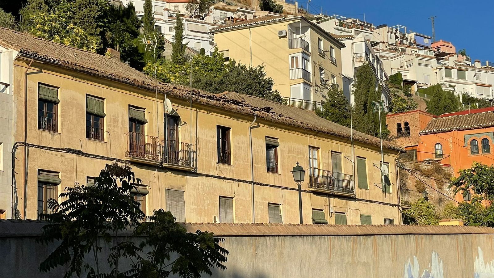 Hundimiento del techo de una casa en el centro