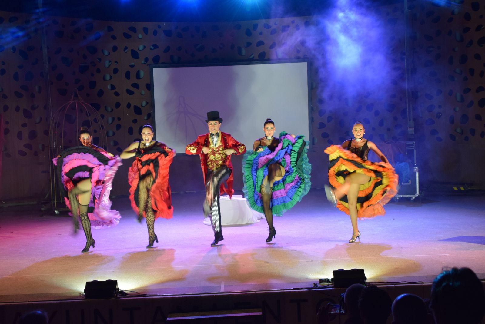 'Moulin Rouge, la leyenda', en el Portón del Teatro de Alhaurín de la Torre.