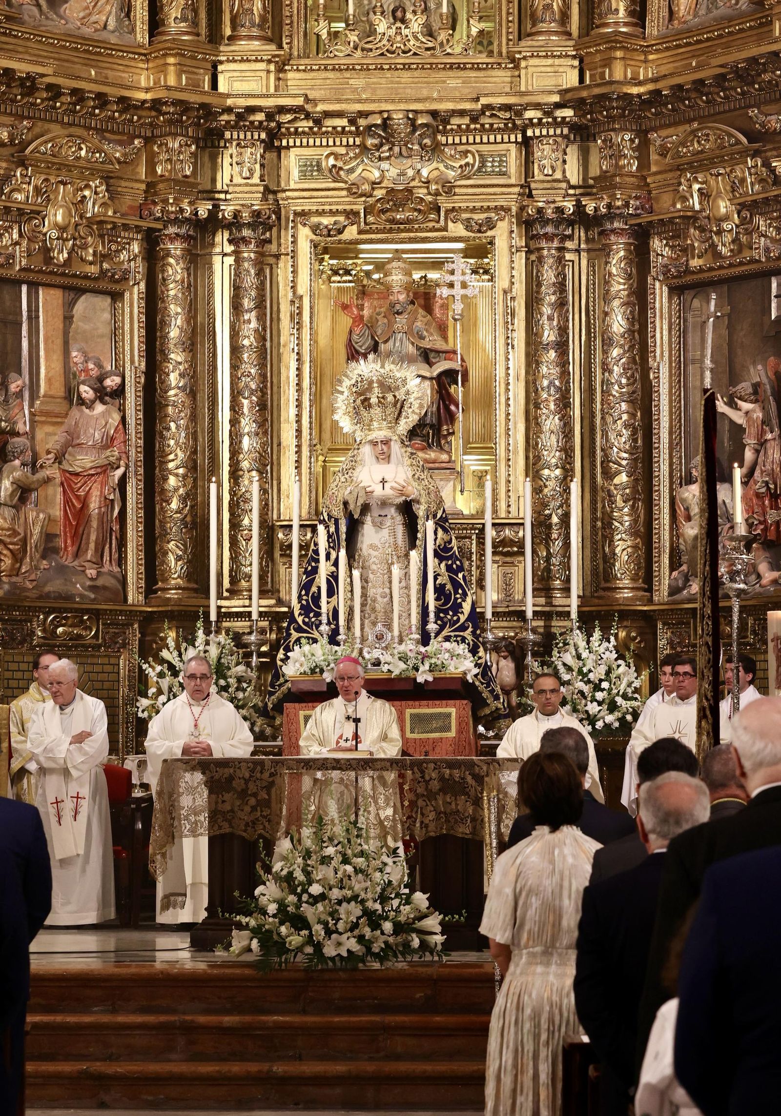 Traslado de la Virgen de la Amargura de Santa Ángela de la Cruz a San Pedro
