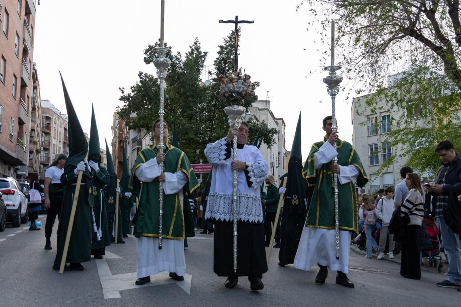 Las cofradías de la Vera Cruz, Expiración y Gran Poder lucen sus cortejos en la calle