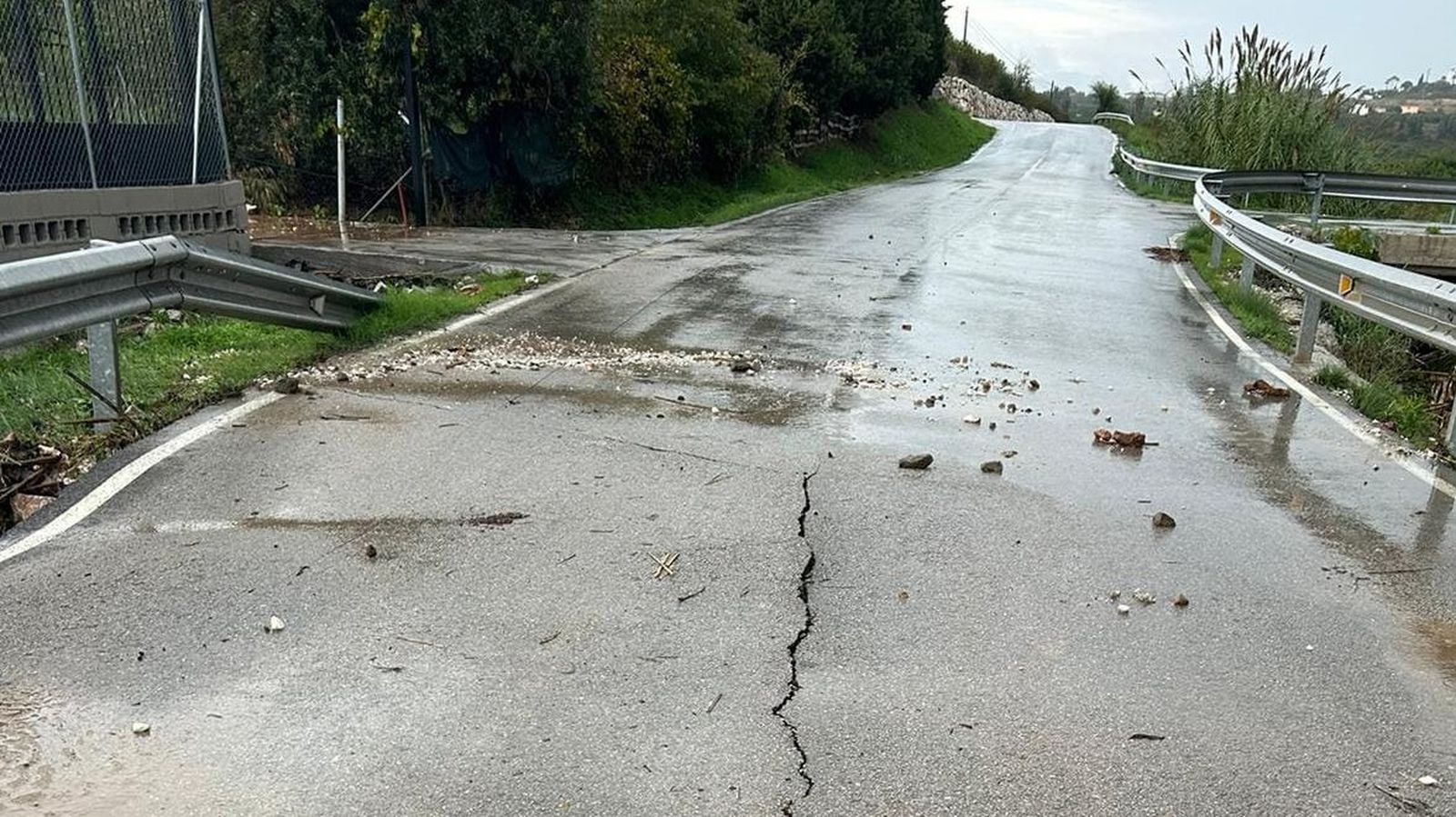 La carretera de Alhaurín de la Torre que ha sufrido daños