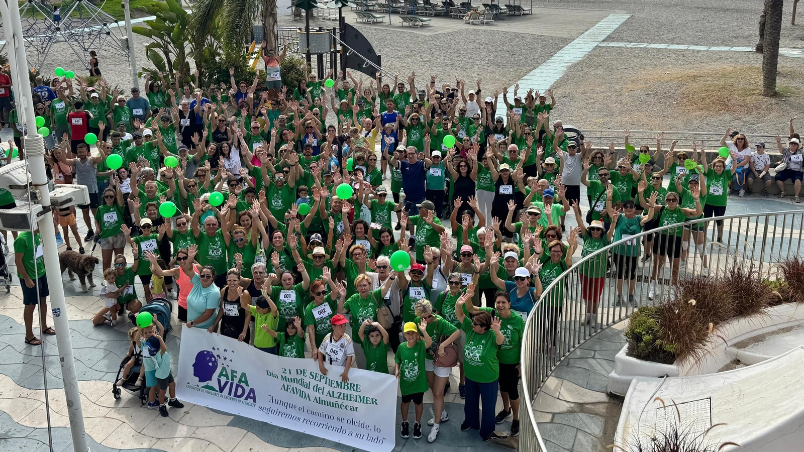 300 personas participan en la marcha solidaria “Caminando por la Memoria” en Almuñécar