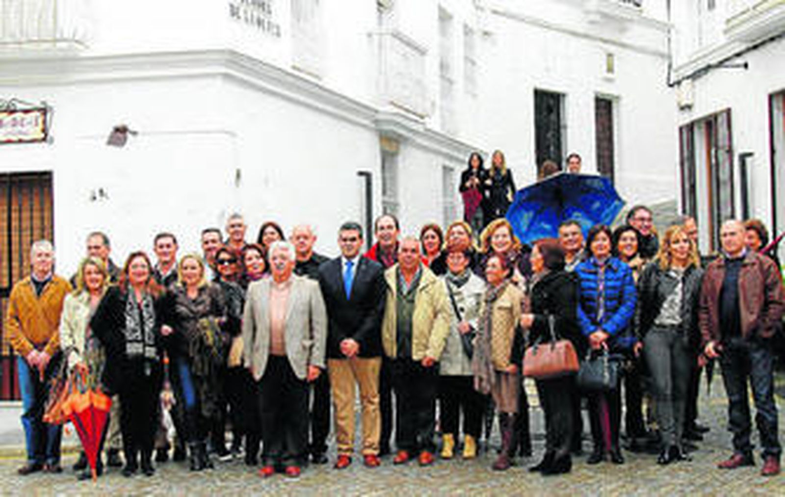 El alcalde de Vejer acompañó a los jefes y mandos de la Policía Local.
