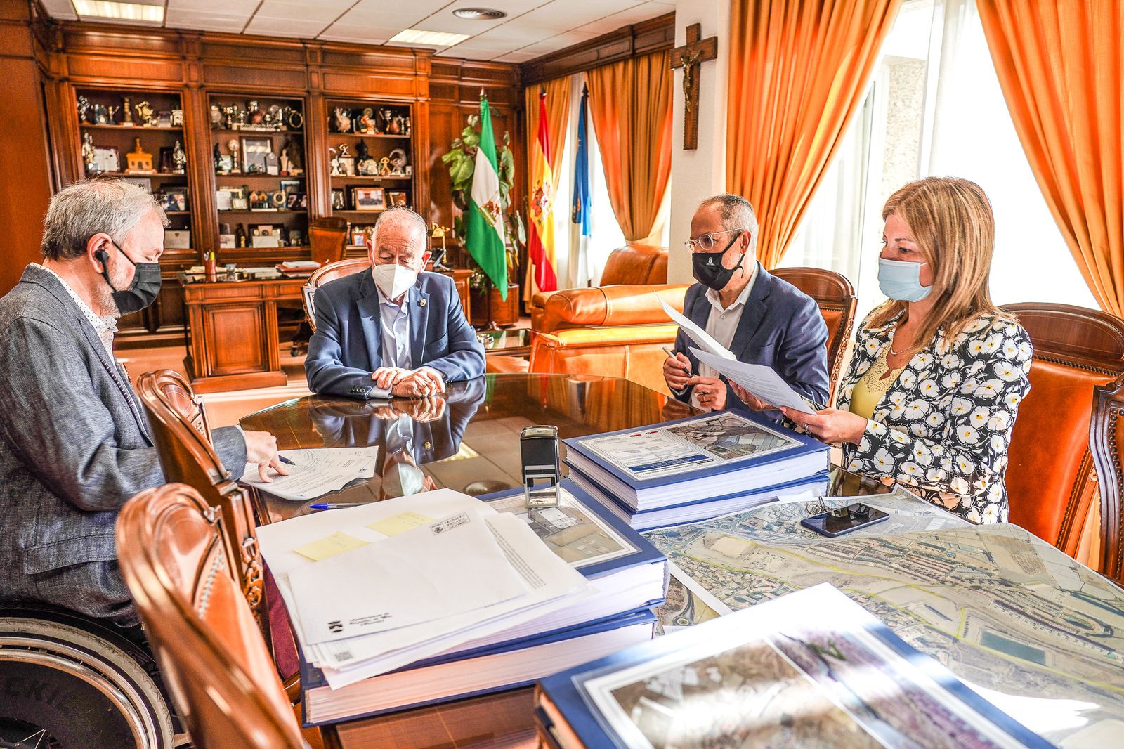 Momento de la firma de los contratos.