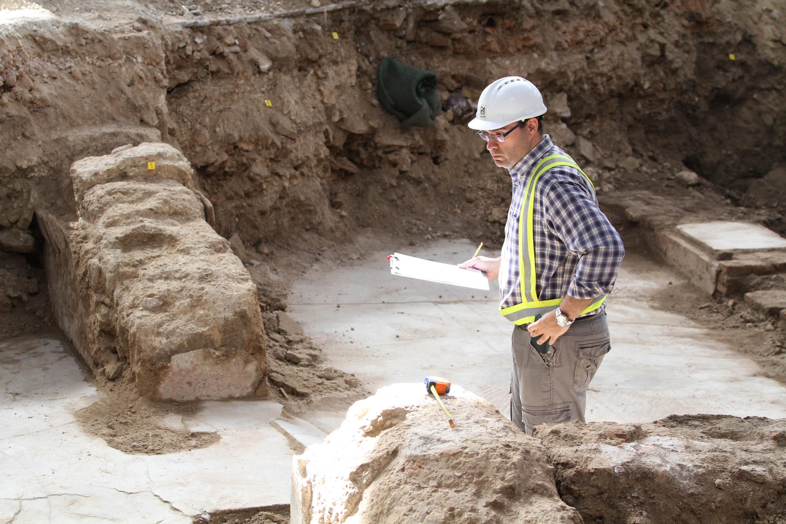 La visita del alcalde a las obras del Mercado Puerta de la Carne, en imágenes