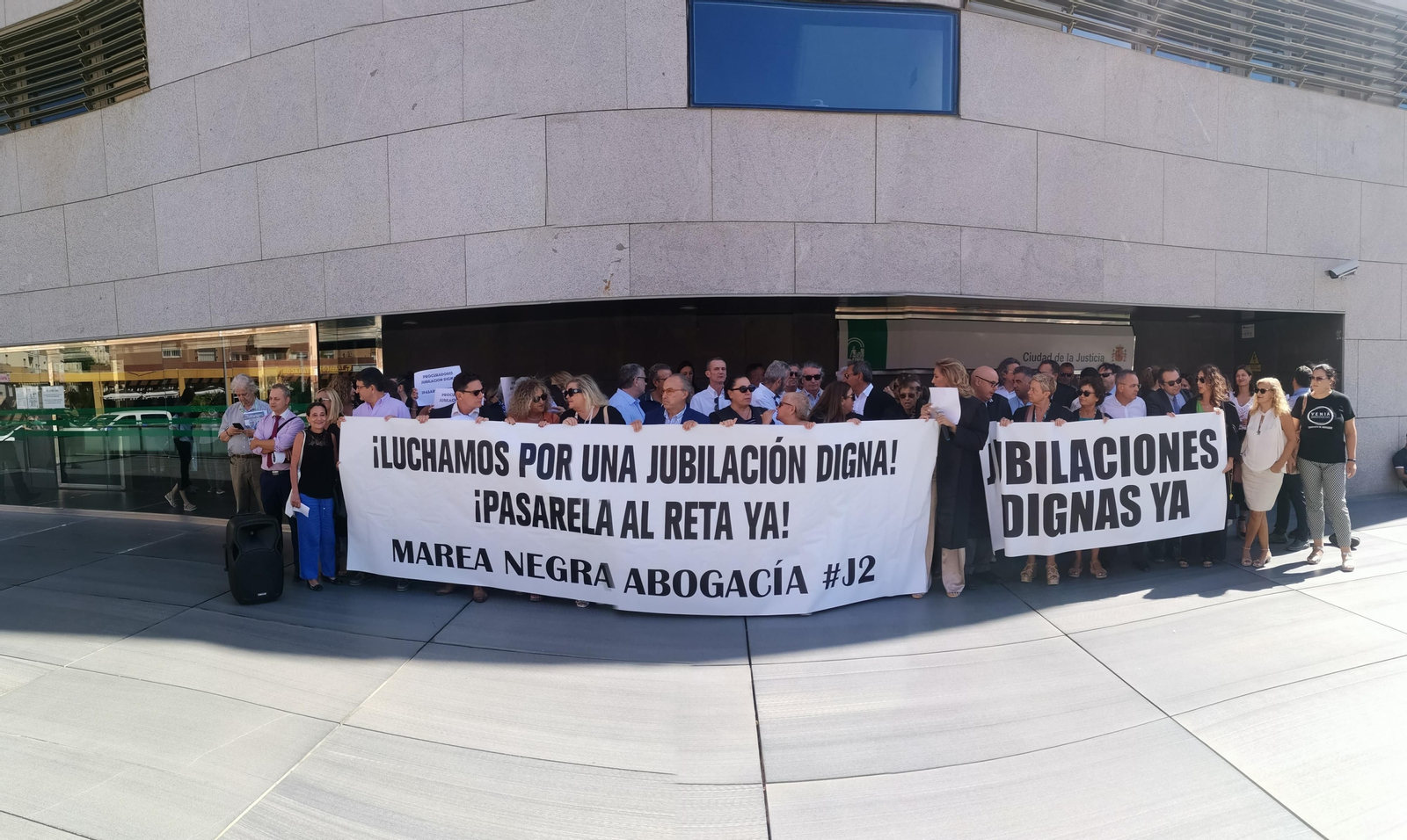 Concentración en la Ciudad de la Justicia de Almería.
