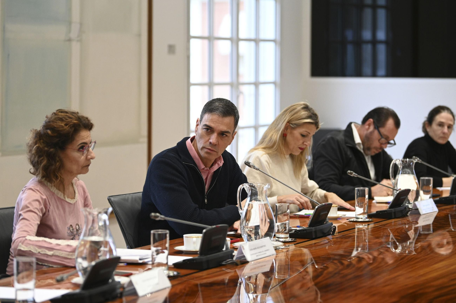 El PSOE aumenta a cinco su ventaja sobre el PP, según el CIS.