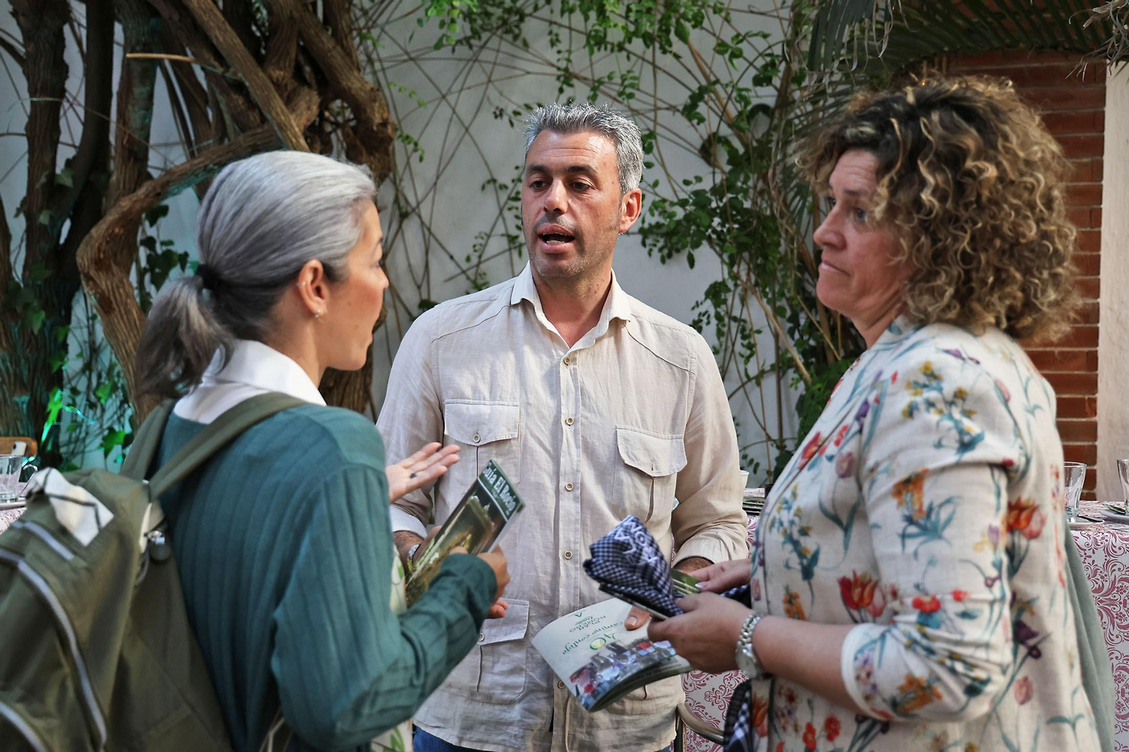 Imágenes de la presentación de la Guía del Rocío 2024 de Huelva Información