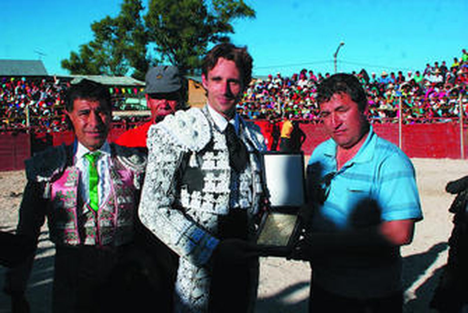 Morilla recogiendo el escapulario.