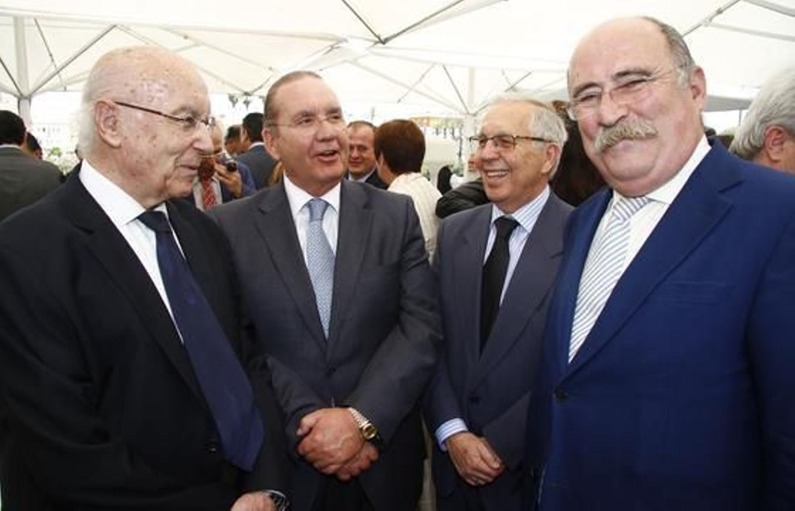 Manuel Clavero, presidente del Consejo Editorial del Grupo Joly; Tomás Mediavilla, presidente de Ogensa; José Luis Ballester, del Consejo Editorial del Grupo Joly, y Santiago Jorquera.

Foto: Juan Carlos Vázquez y Victoria Hidalgo