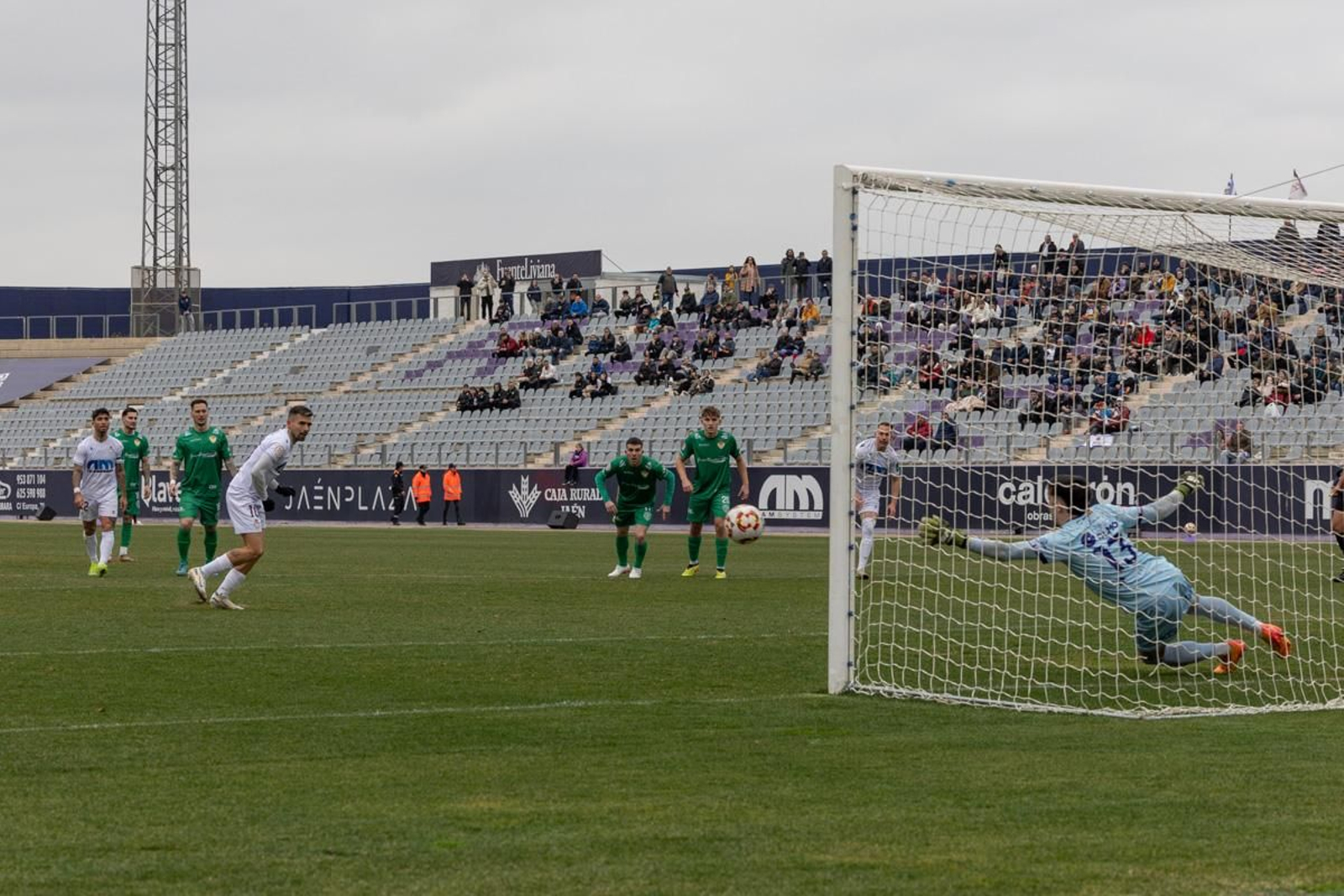 Las mejores imágenes del triunfo del Real Jaén en el derbi ante el Martos CD