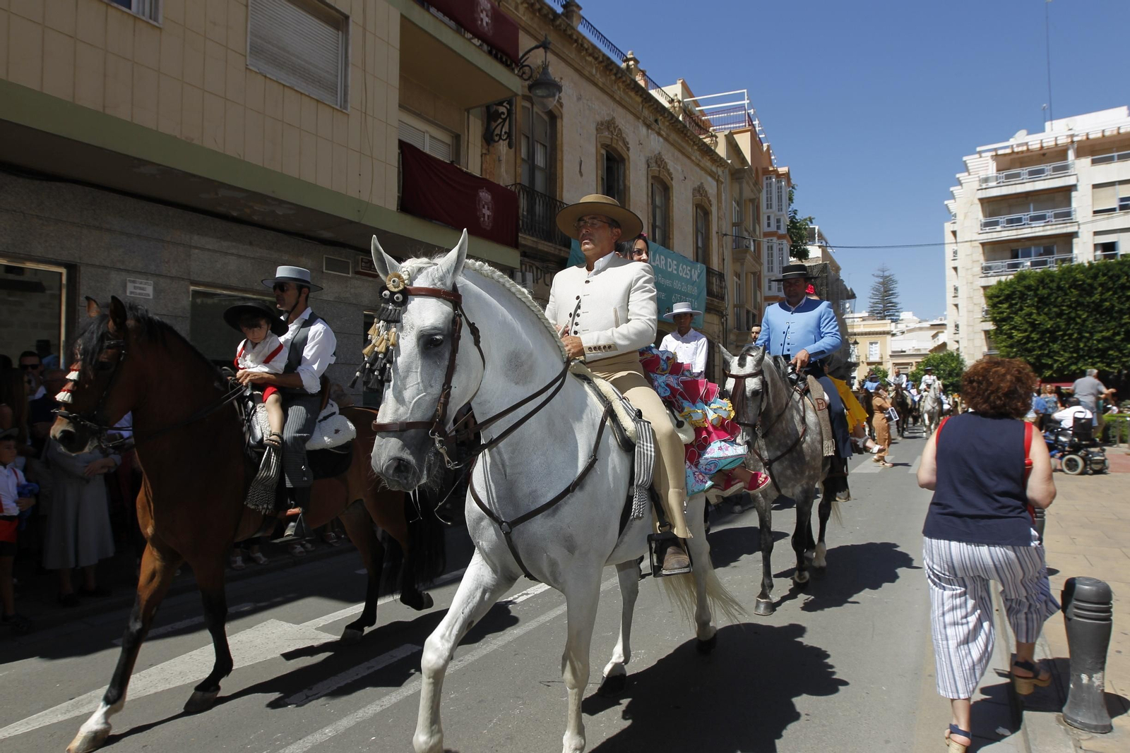Fotogalería ofrenda floral a la Virgen del Mar. Feria de Almería 2019