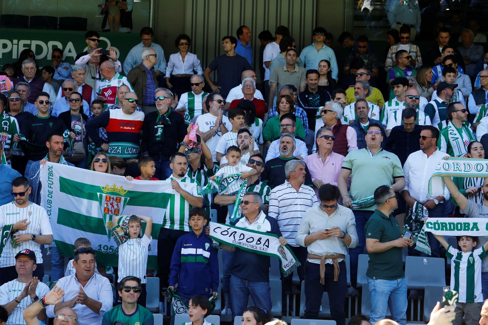 Búscate en el Córdoba - Málaga CF en las gradas de El Arcángel