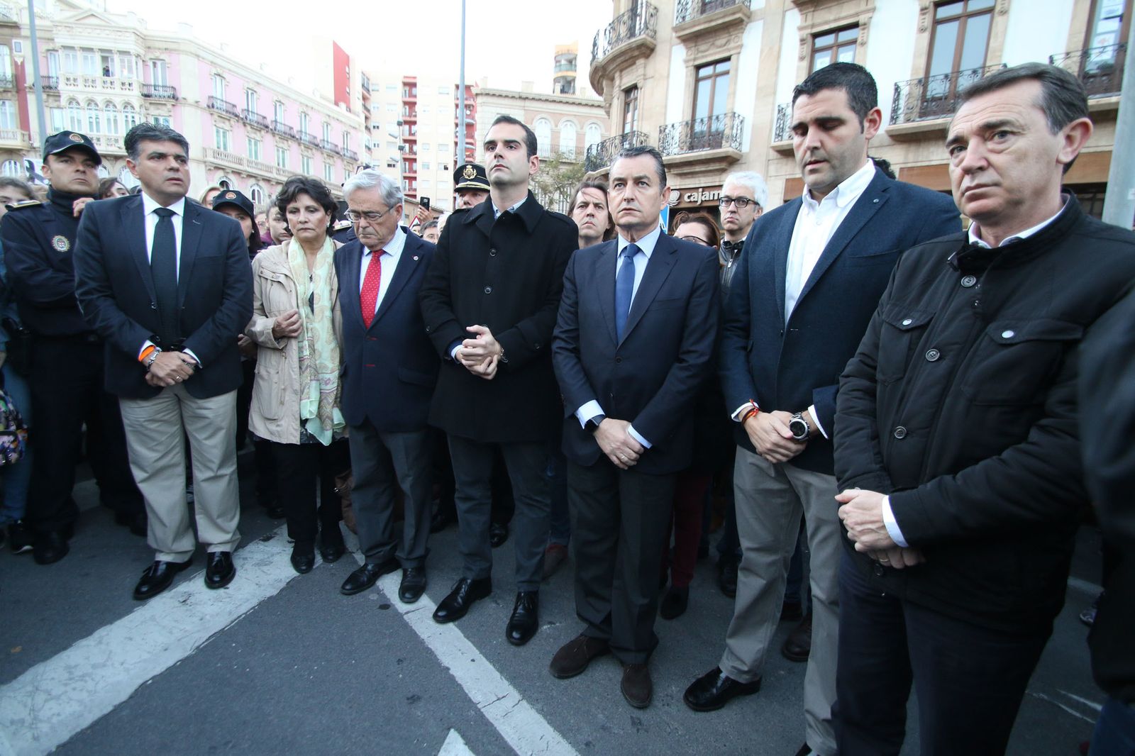 Las imágenes de los 5 minutos de silencio por Gabriel en Puerta Purchena