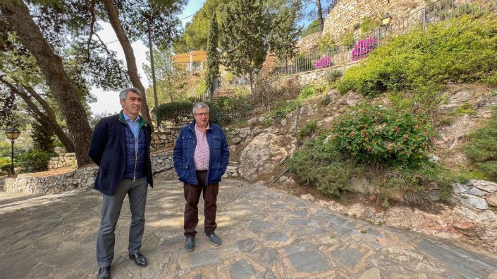 El alcalde de Benalmádena, Víctor Navas (I.) y el concejal de Medio Ambiente, Joaquín Villazón.