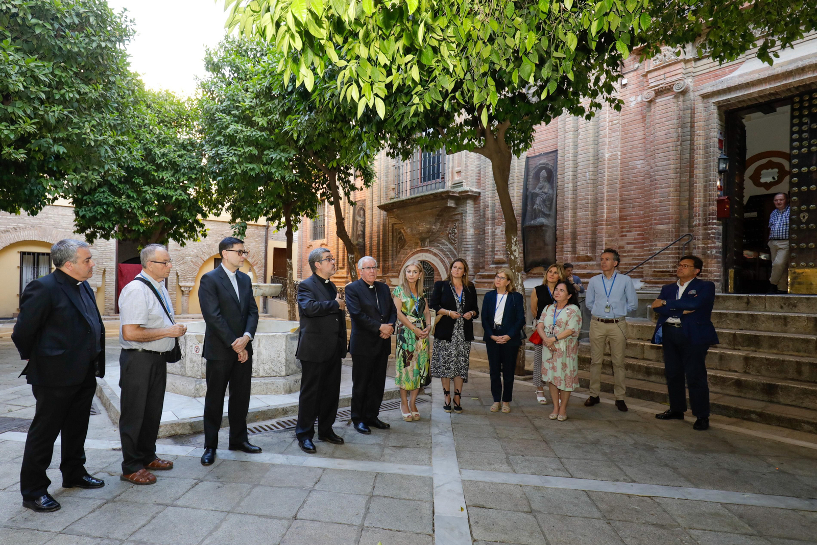 Presentación del proyecto expositivo "Huella de lo Sagrado" en la parroquia del Salvador