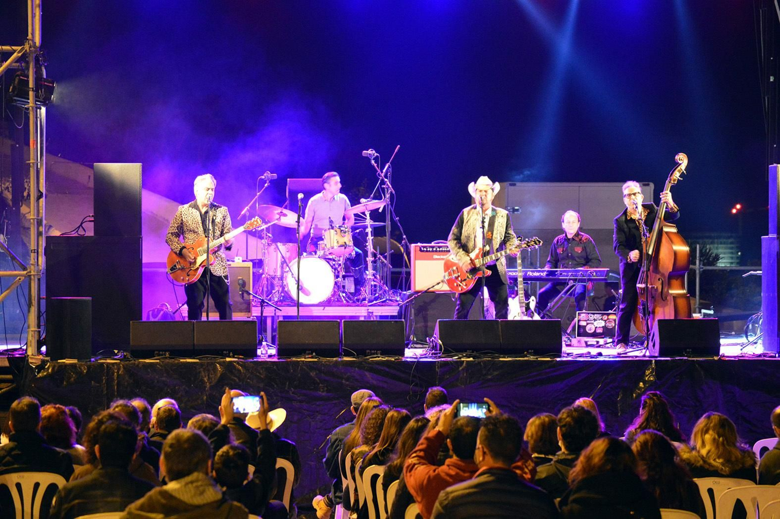 Los Rebeldes durante su gran actuación en el Mesón Gitano.