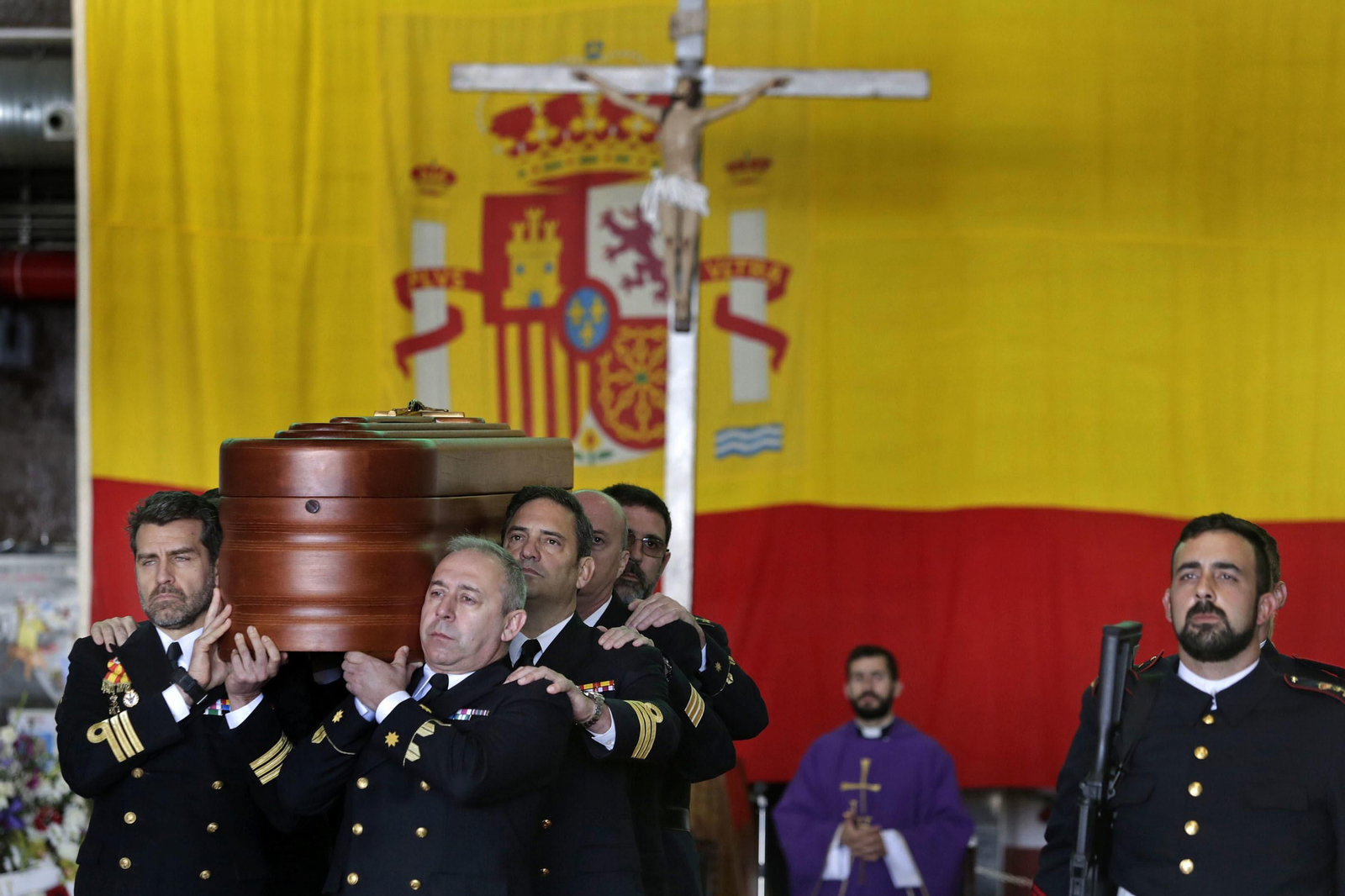 Las imágenes del funeral de Javier Montojo Salazar en la Base