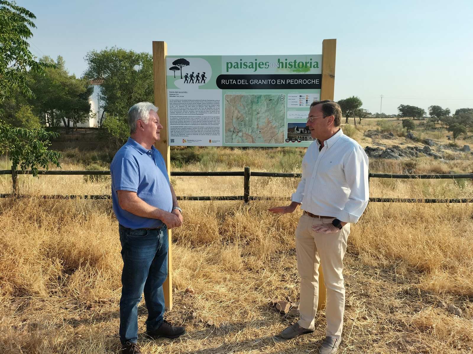 El delegado de Medio Natural y Carreteras de la Diputación de Córdoba, Francisco Palomares, en la Ruta del Granito.