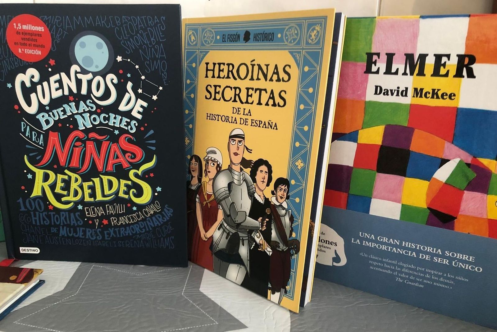 Ejemplares de libros que exploran esta temática.