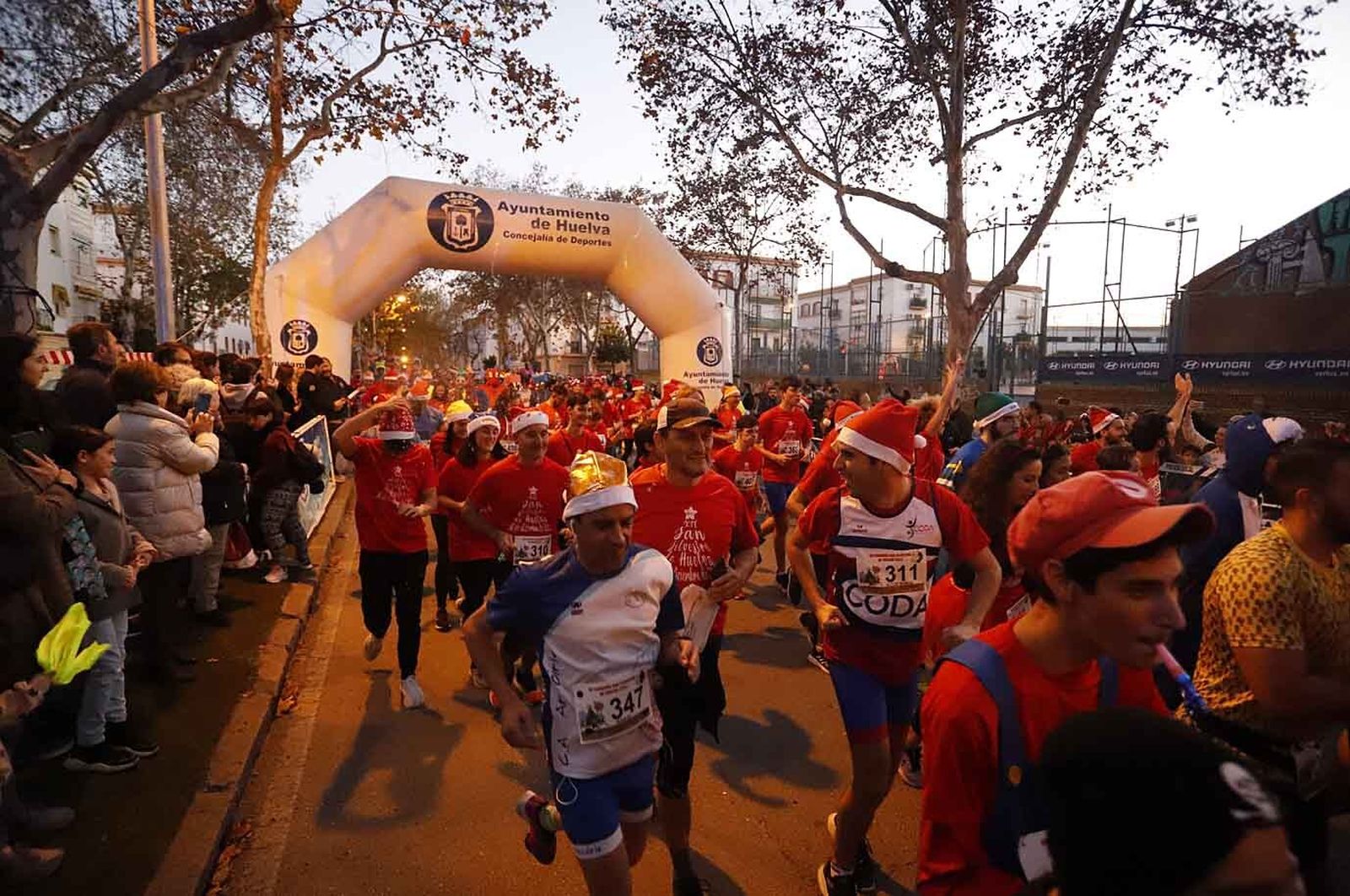 Imágenes de la carrera de San Silvestre en Huelva