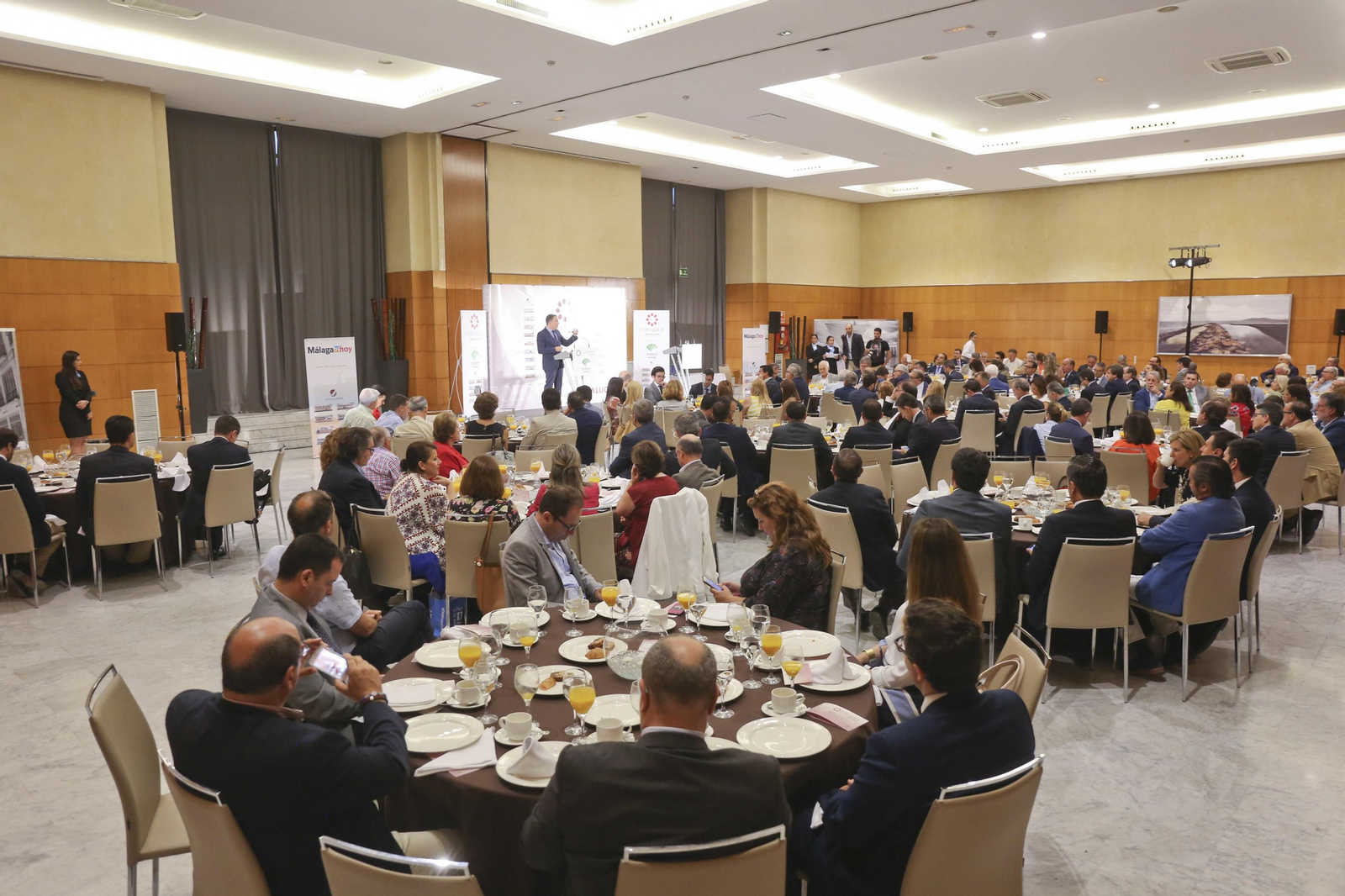 Las imágenes del Foro Joly con Elías Bendodo