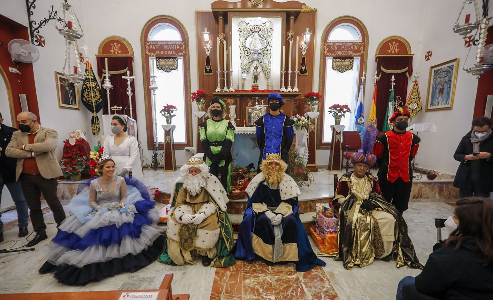 Imágenes de la visita de los Reyes Magos a los hospitales y residencias de mayores de Huelva