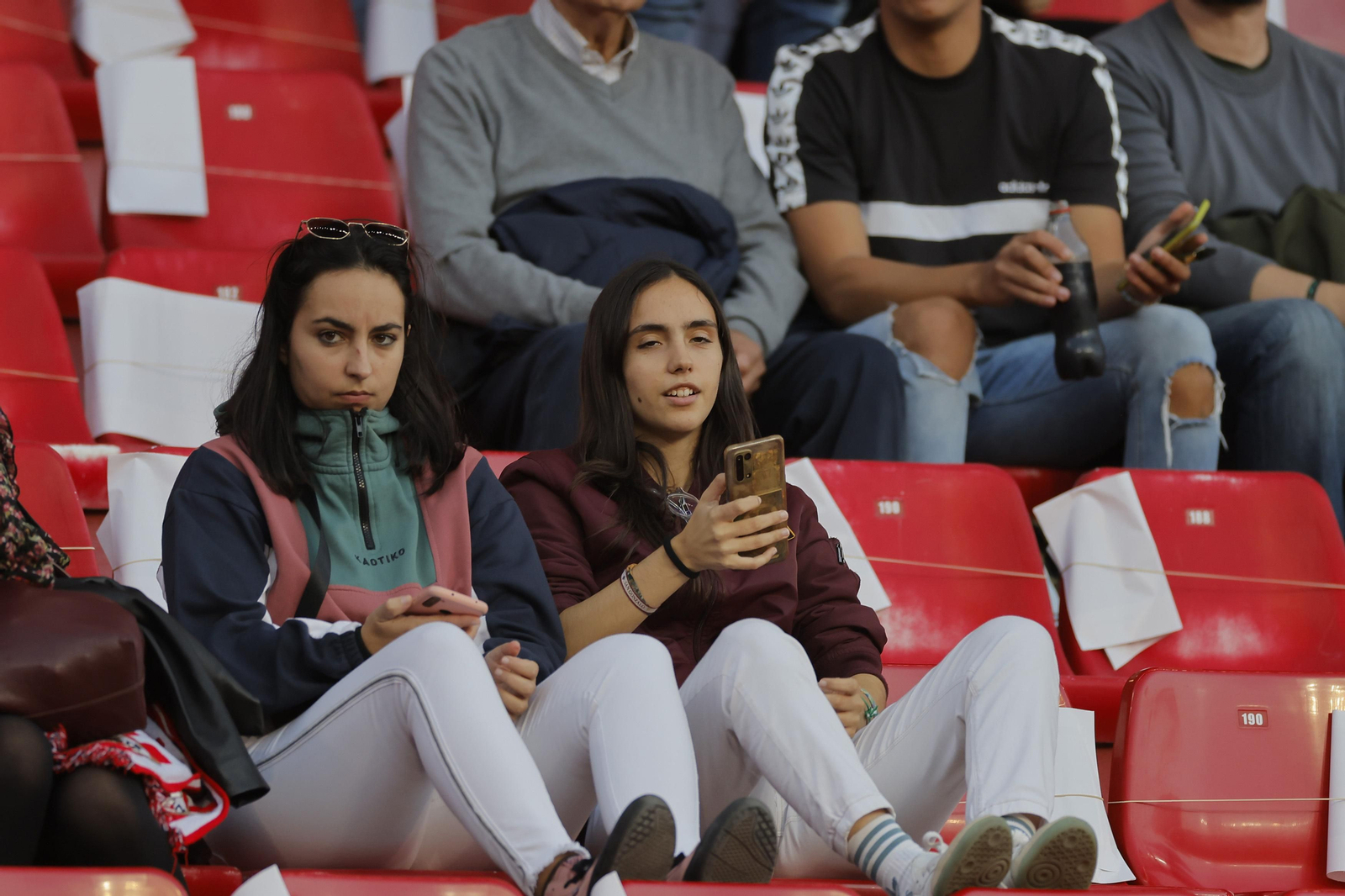 Búscate en las fotos del Sevilla-Betis