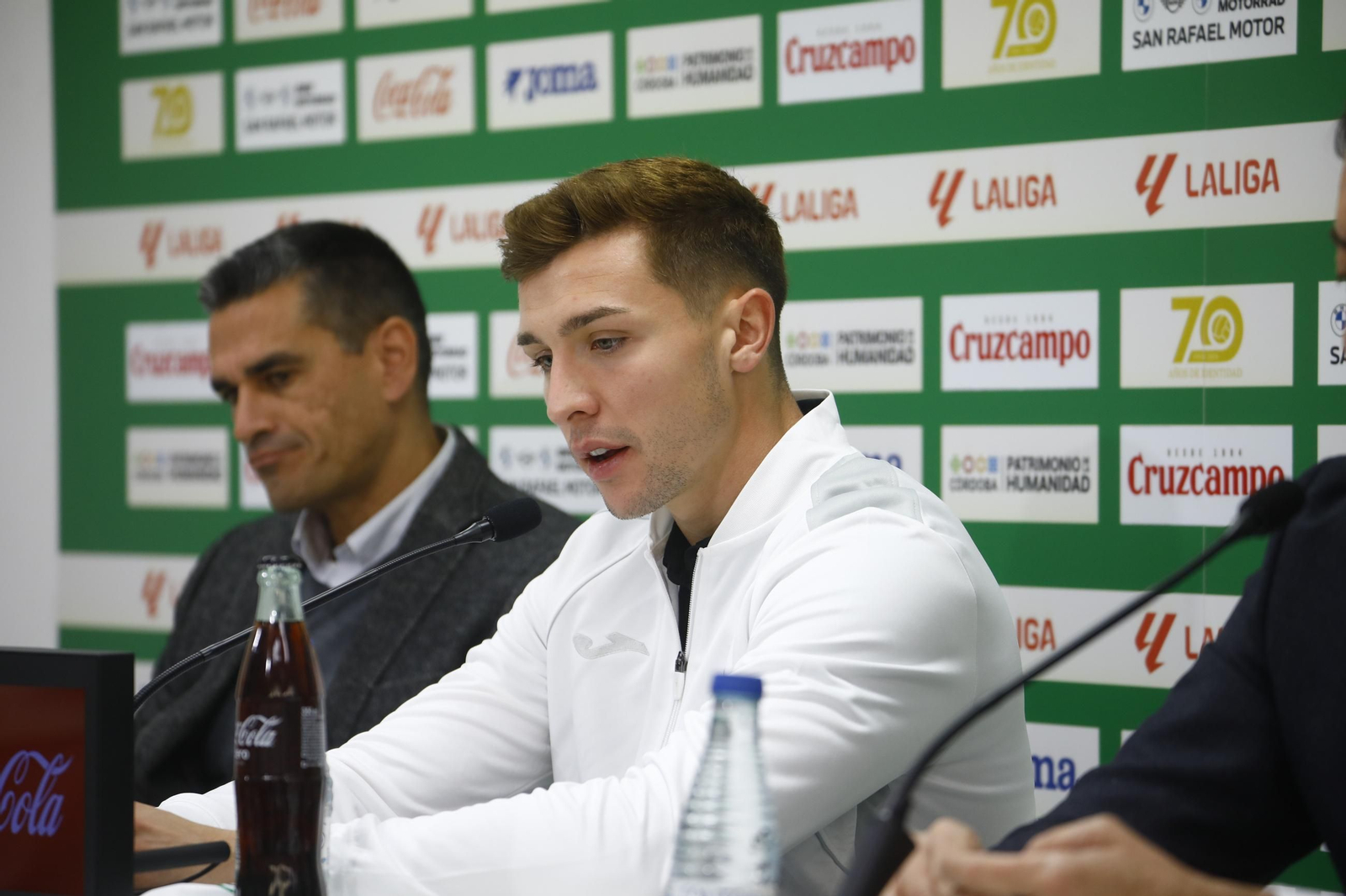 Las mejores fotos de la presentación de Del Moral como jugador del Córdoba aCF