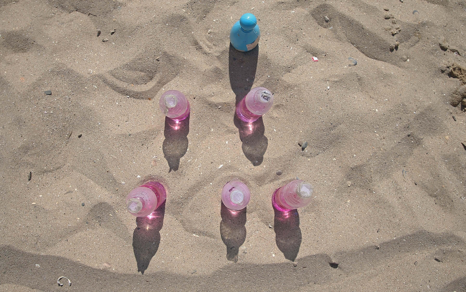 Fotos de las actividades de 'Emociónate con Barrio Vivo' en la playa de Getares