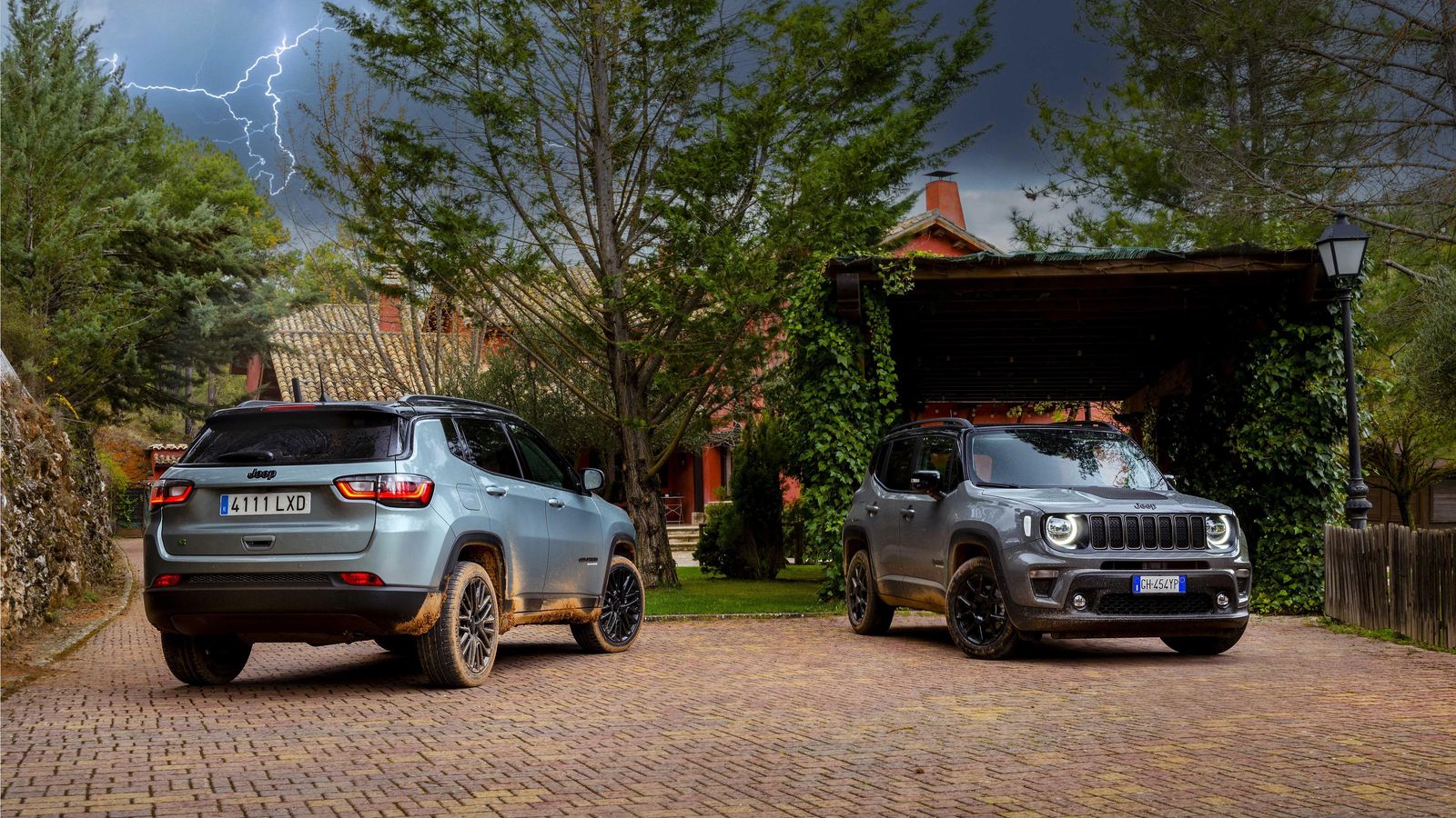 Estas versiones microhíbridas de 130 CV son, siempre, de tracción delantera; a diferencia de las híbridas enchufables 4xe.