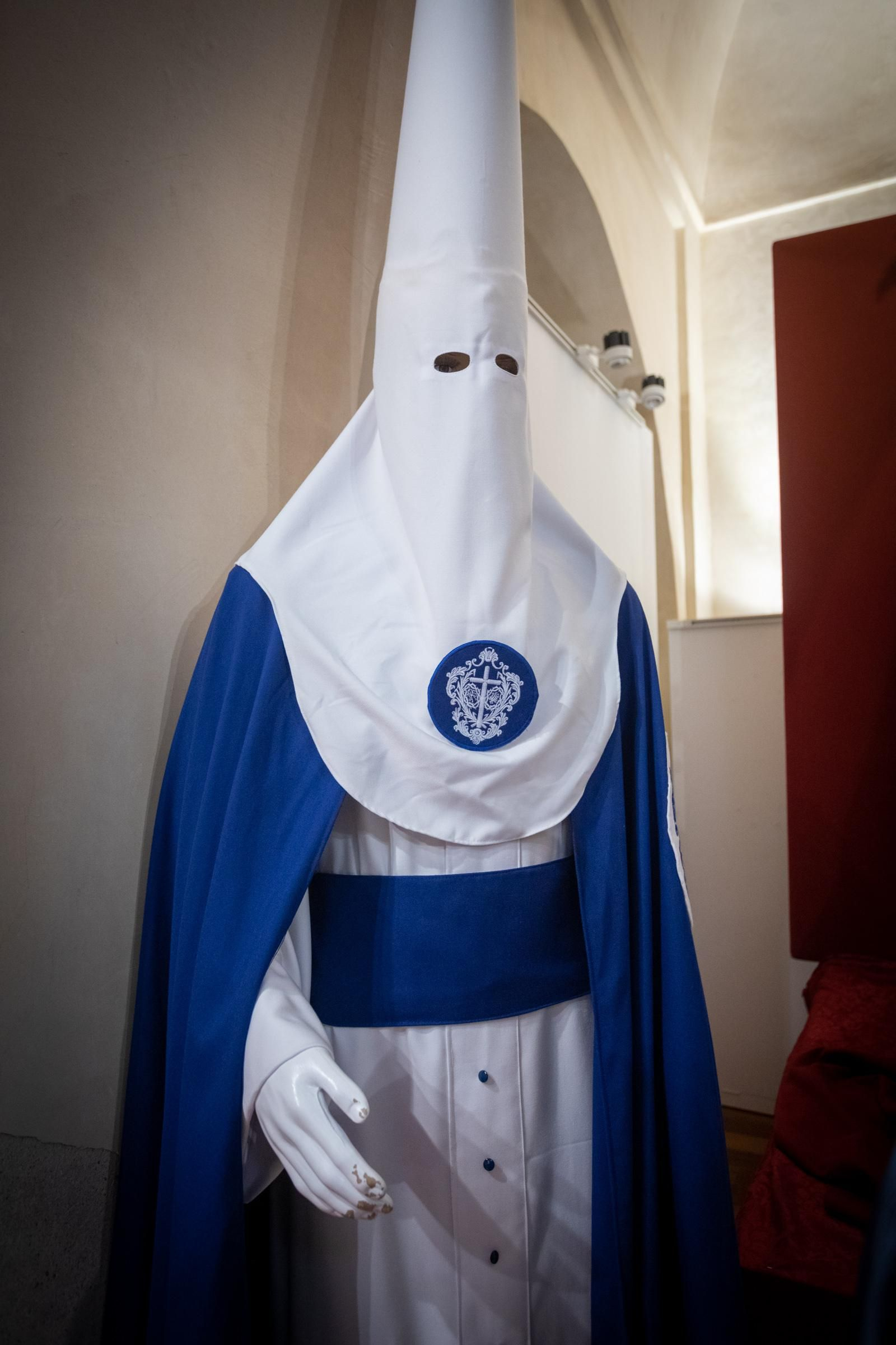 Las imágenes de la exposición Opera Nova, estrenos de las hermandades de San Fernando