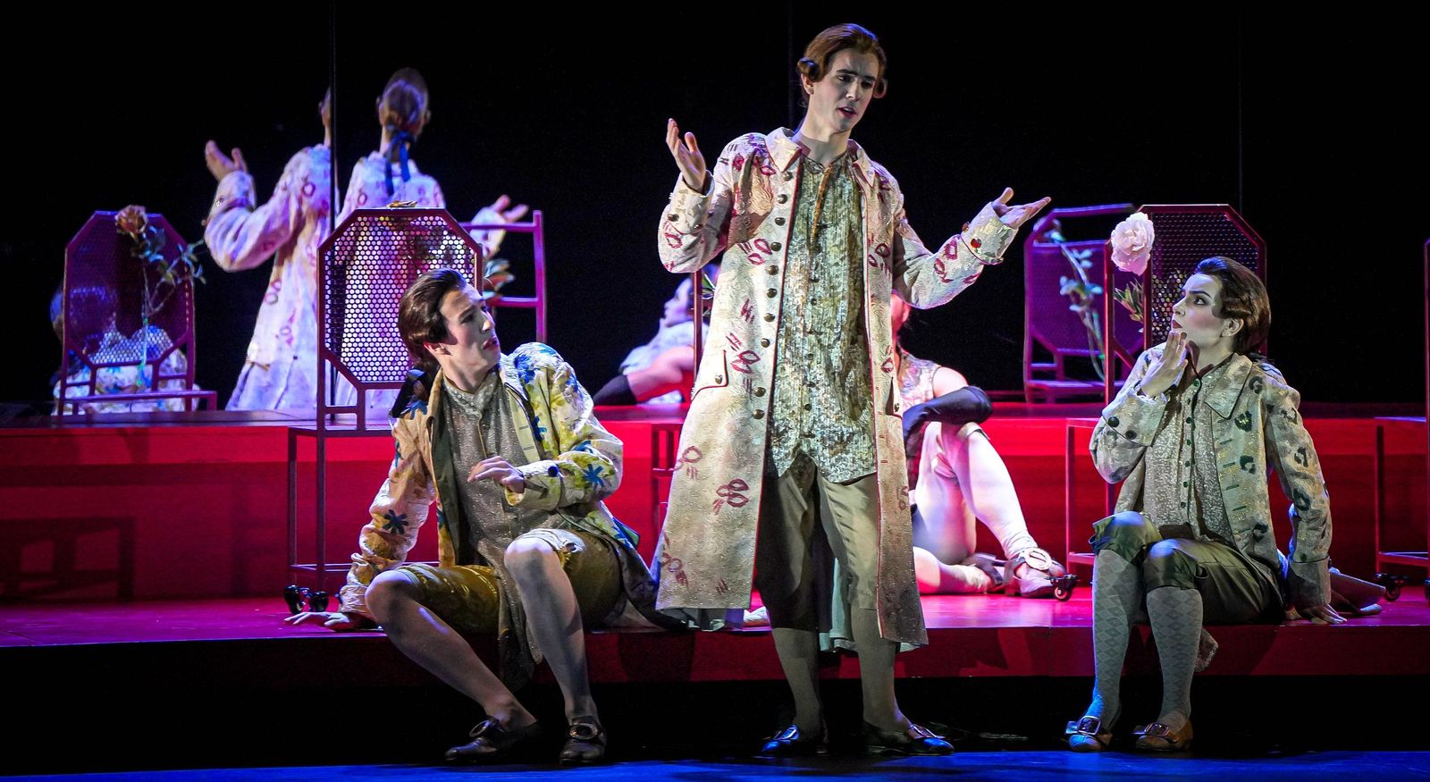 Imágenes de la ópera 'I Tre Gobbi' en el Teatro Villamarta