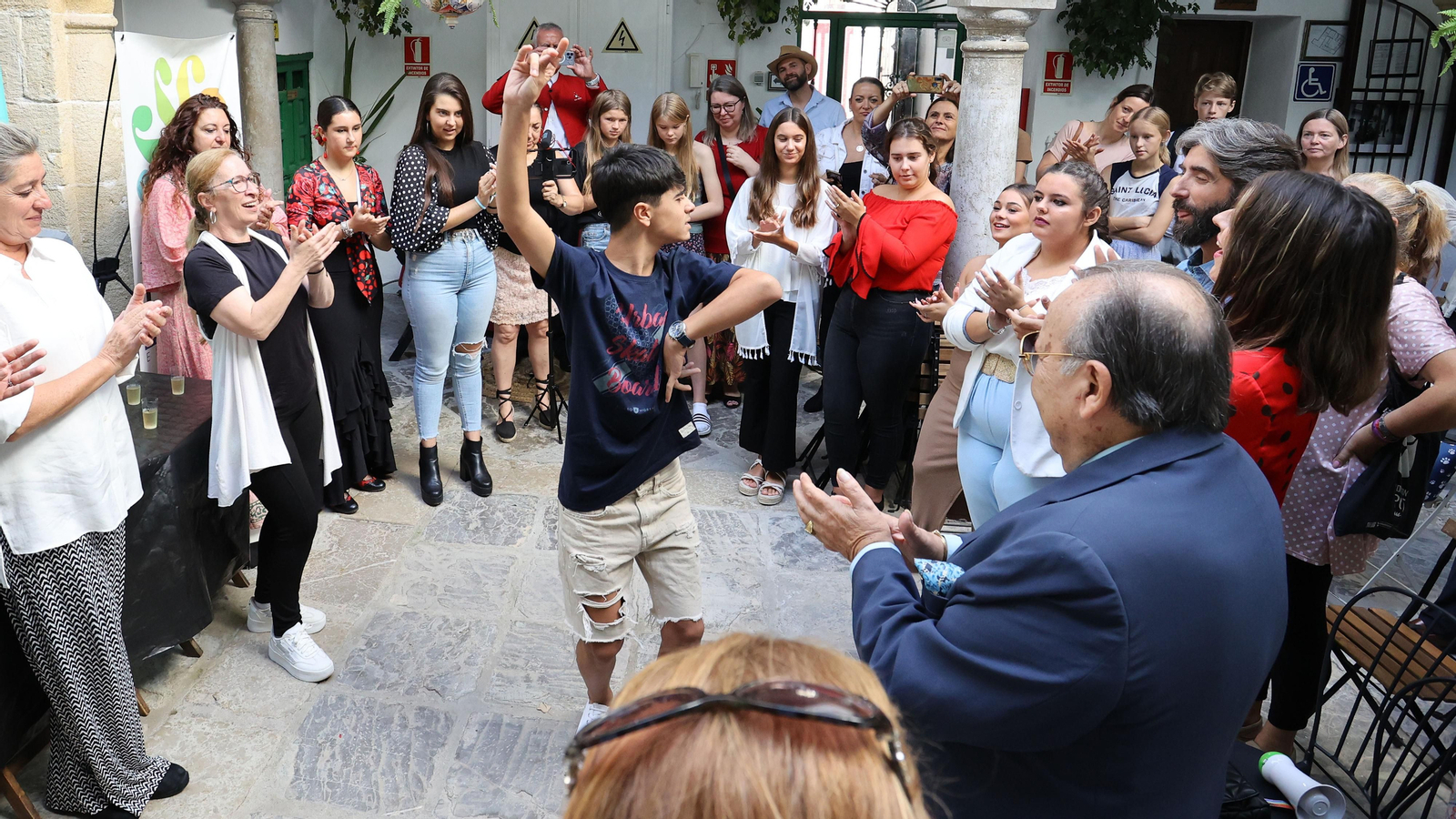Presentación de Amistades sin fronteras, de Kriatura Jerez