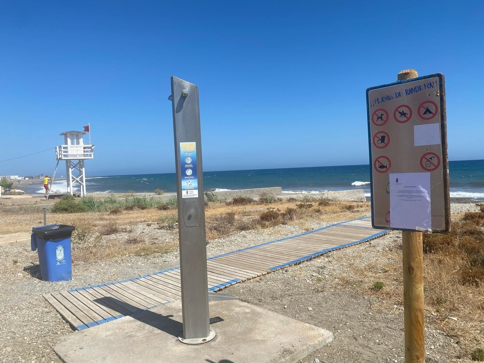 Una imagen de Carchuna este verano tras una de las prohibiciones al baño