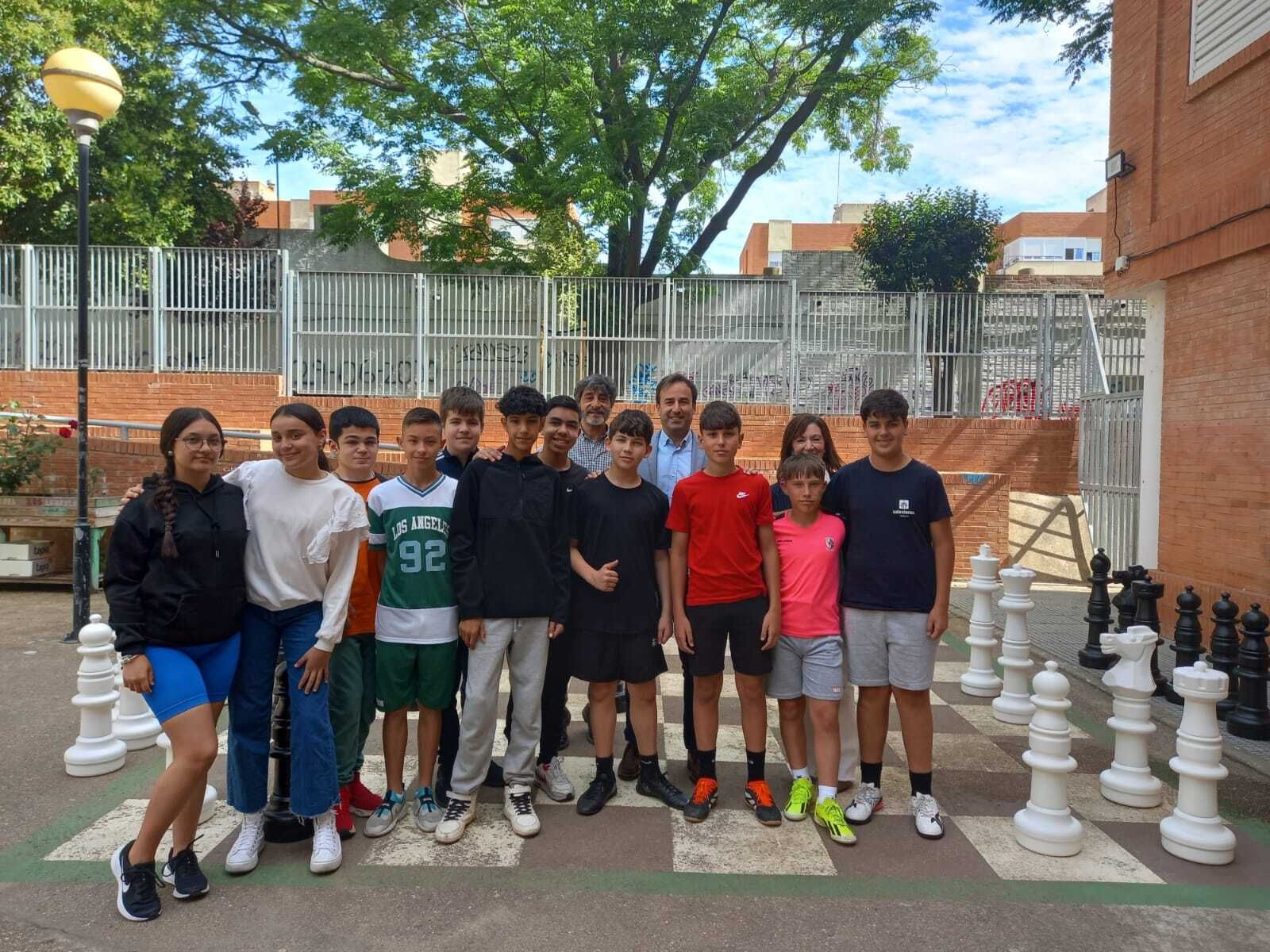 Alumnos del IES La Orden participantes en el programa de ajedrez.