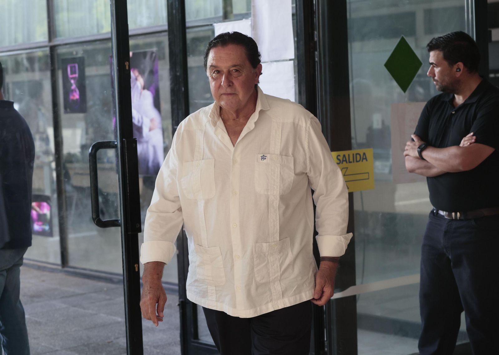 Las imágenes de la capilla ardiente de Paco Camino en el ayuntamiento de Camas