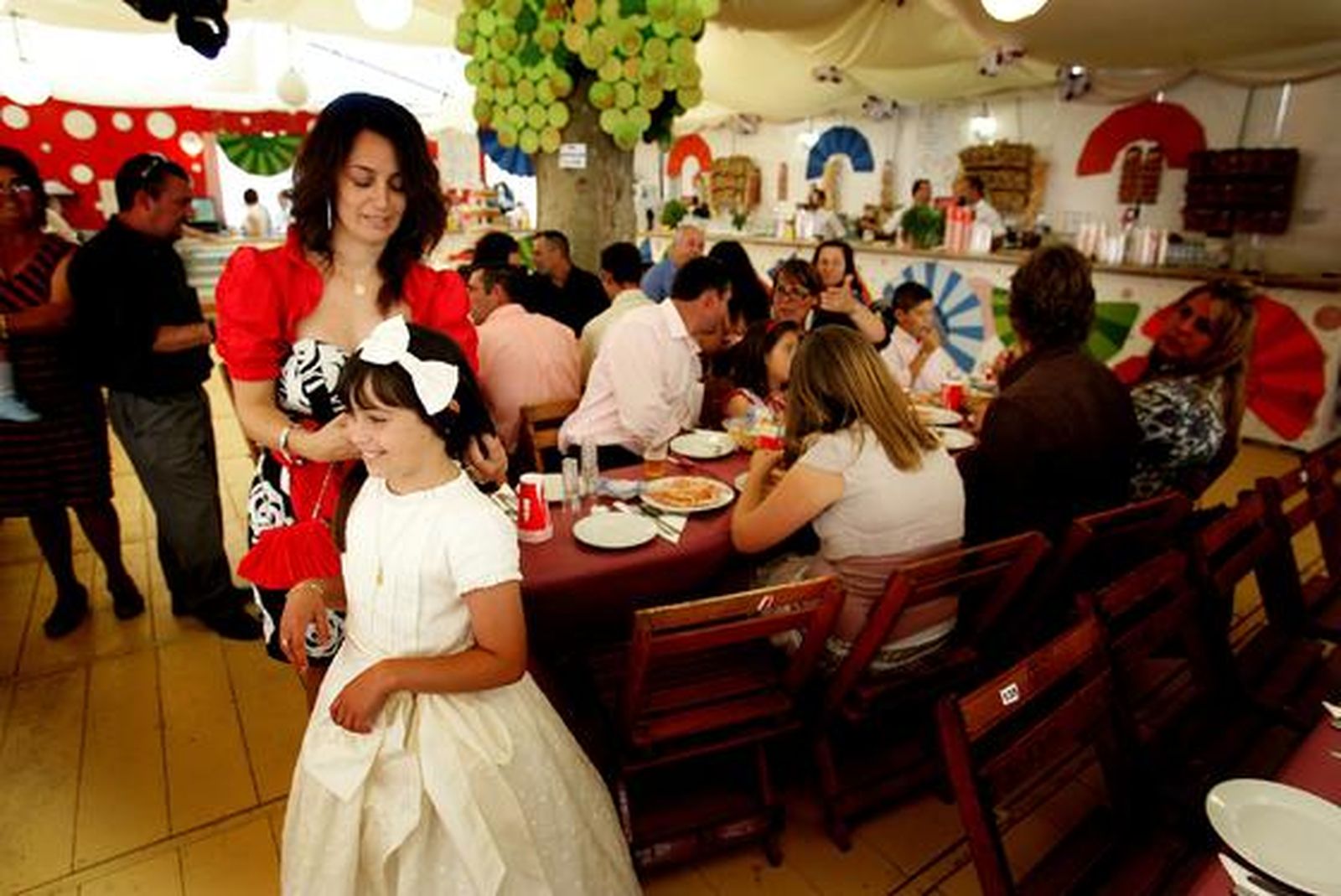 La familia de esta niña que hizo su primera comunión 'inauguró' el Real con la celebración de este día tan especial

Foto: Pascual