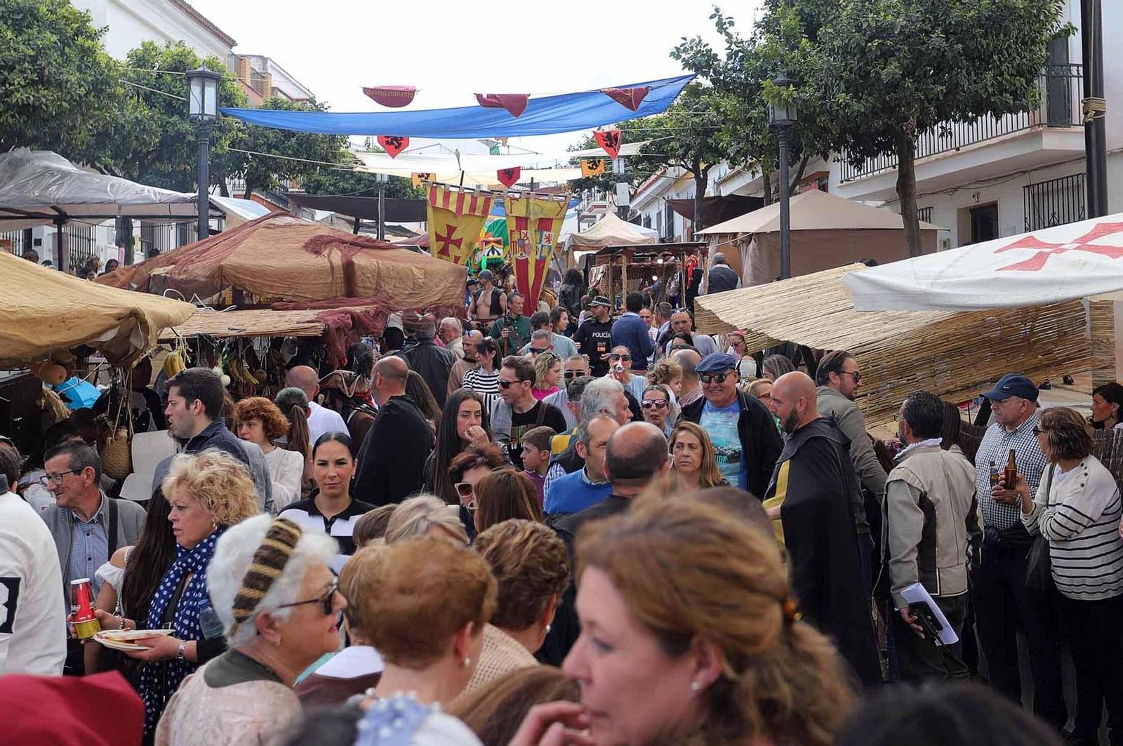 Imágenes del gran ambiente en la Feria Medieval de Palos de la Frontera, Huelva