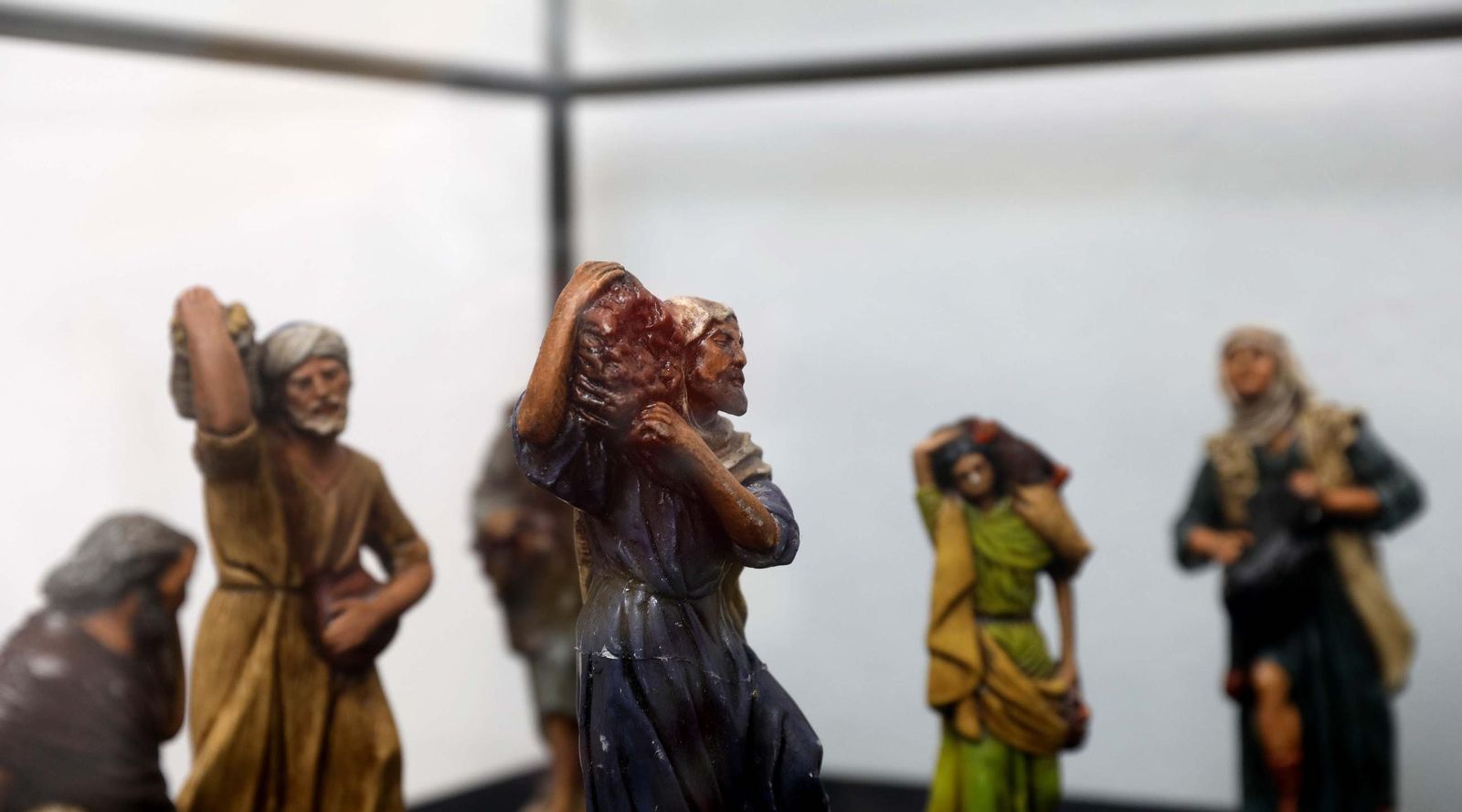 Hilos de Navidad: Las tejedoras de Recrearte llenan el Museo Municipal de Algeciras con las decoraciones en coché