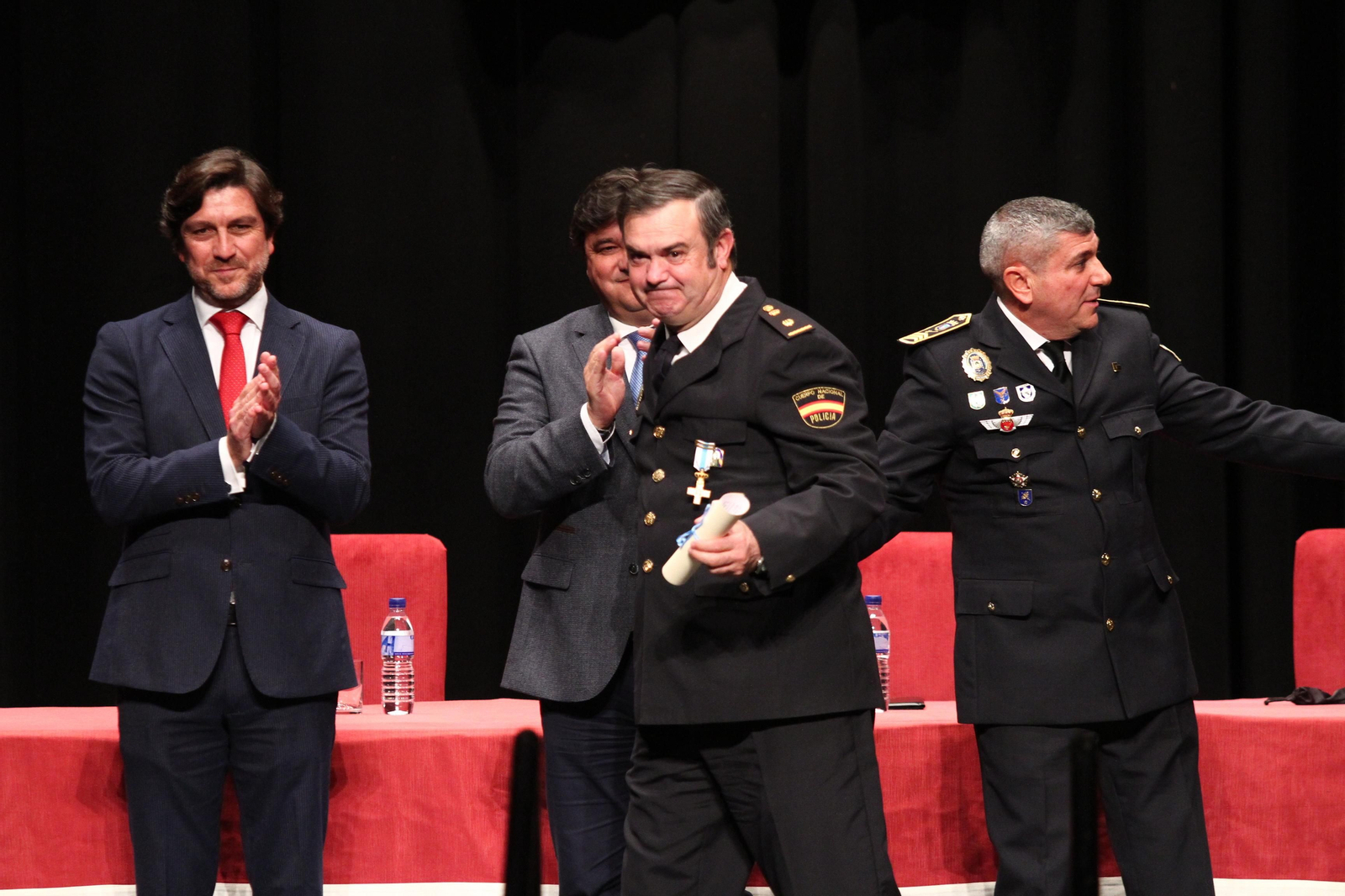 La policía Local entrega las medallas en el día de su patrón
