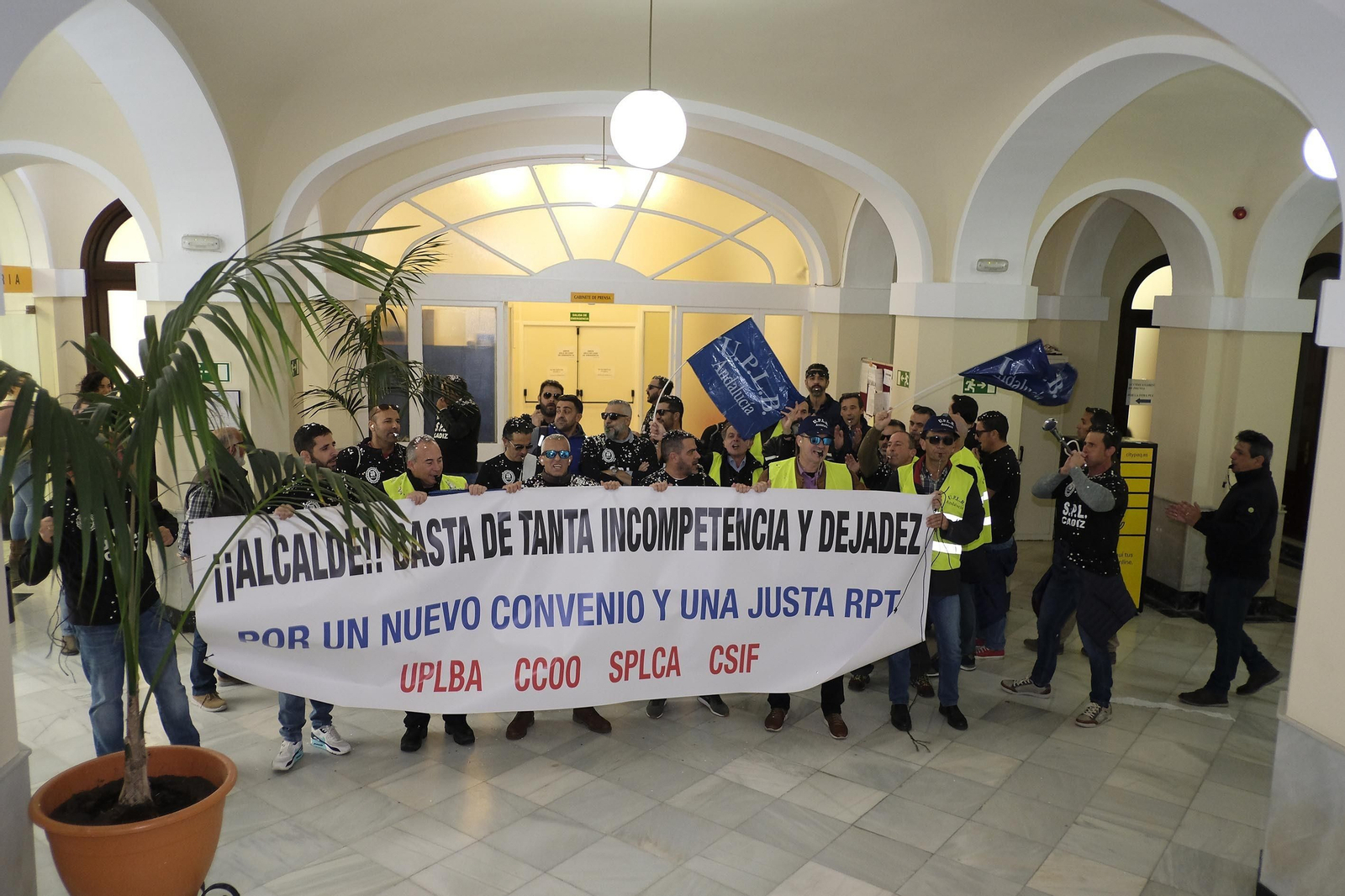 Una protesta sindical en el Ayuntamiento de Cádiz.