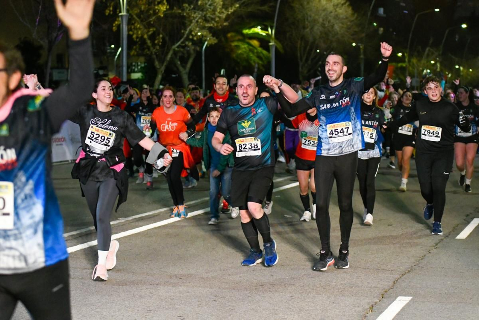 En imágenes: búscate en tu llegada a meta de la Carrera de San Antón 2025 (12)