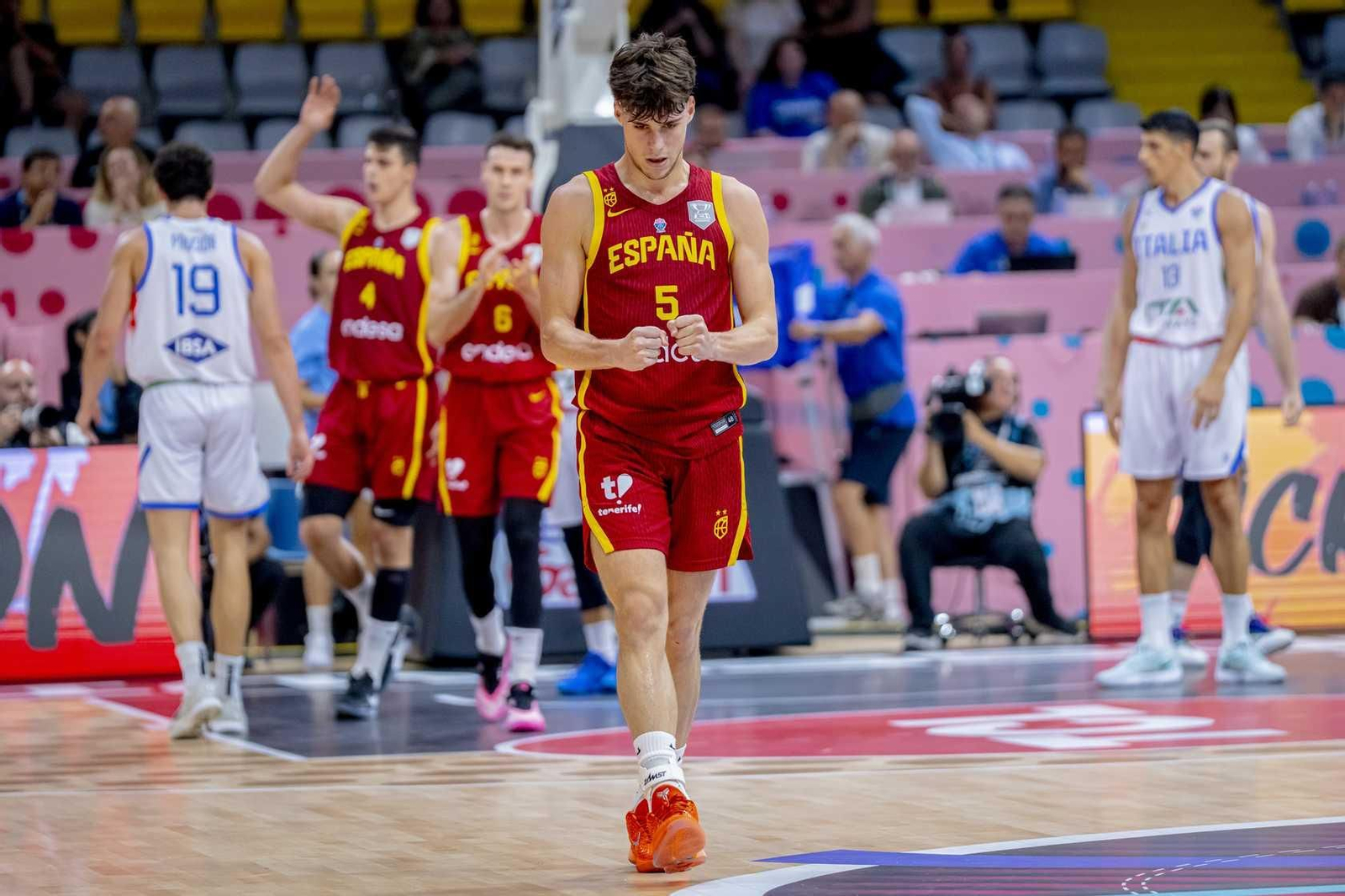 Eurobasket 2025: España y Mario Saint-Supéry se asoman al abismo