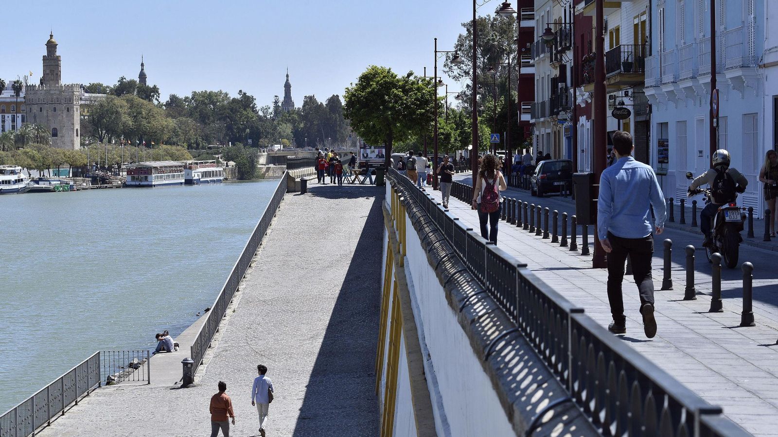 La calle Betis en Triana.