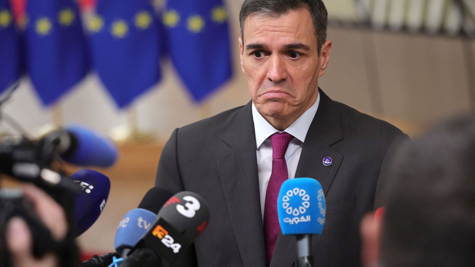 Pedro Sánchez valora el pacto para reformar el mercado eléctrico comunitario a su llegada al Consejo Europeo.